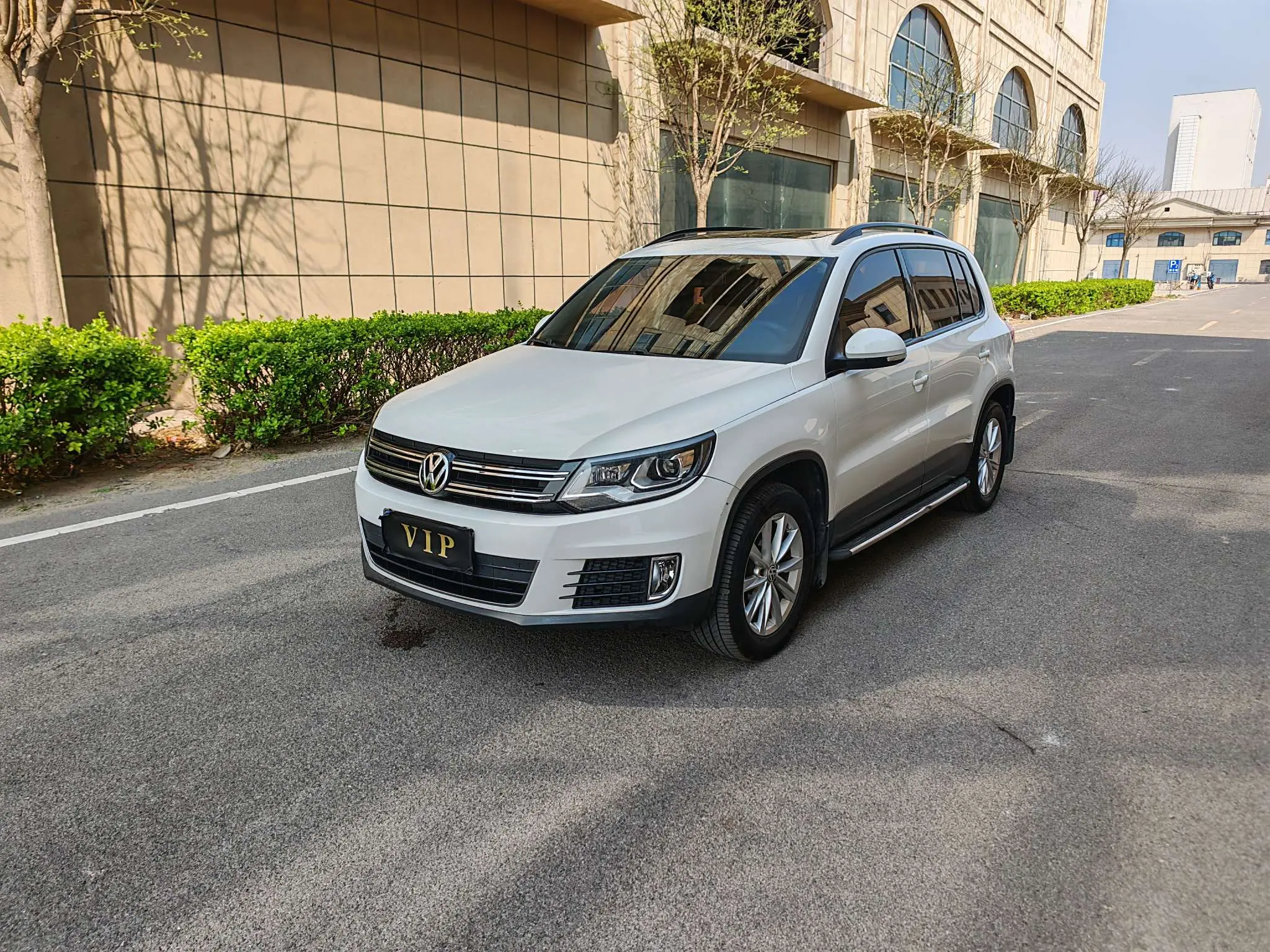 Volkswagen Tiguan (Tharu)