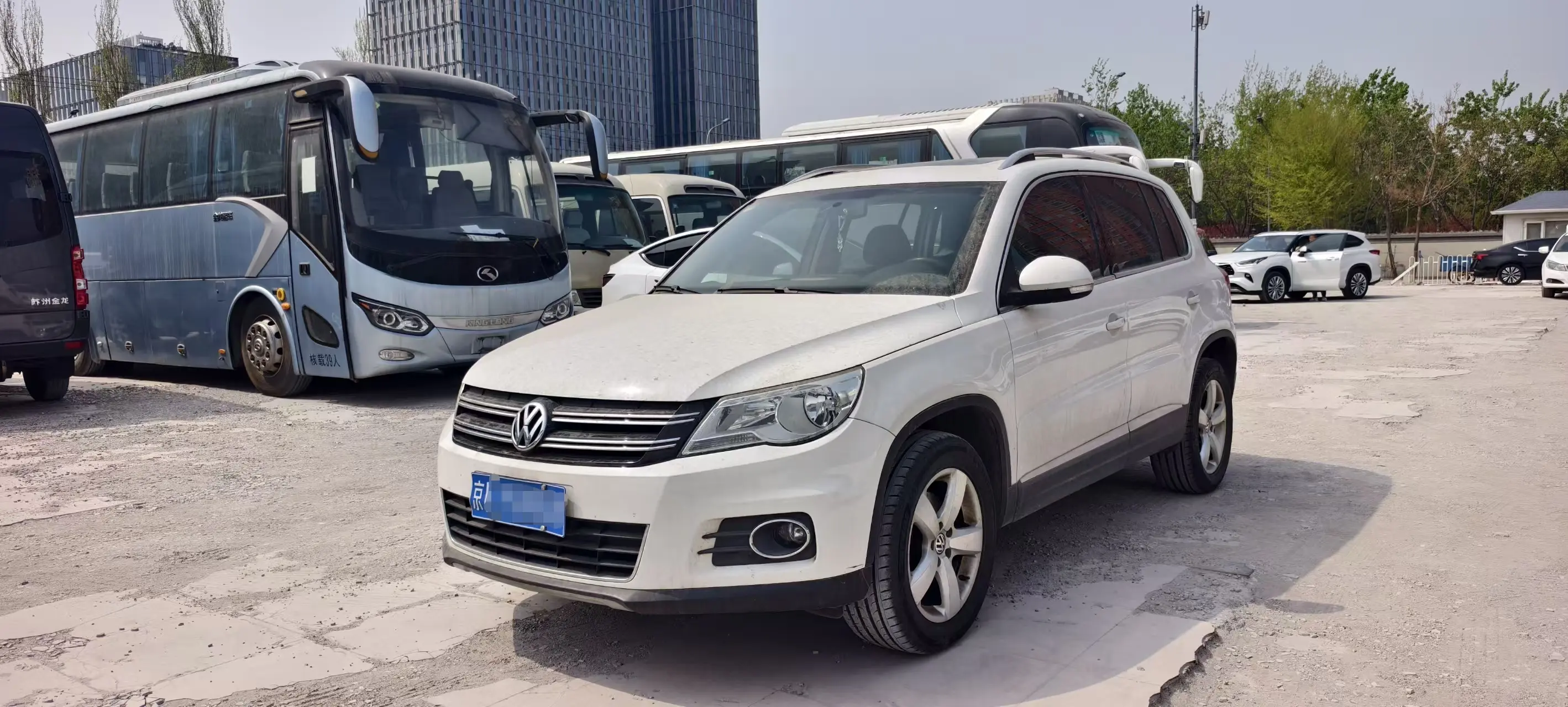 Volkswagen Tiguan (Tharu)