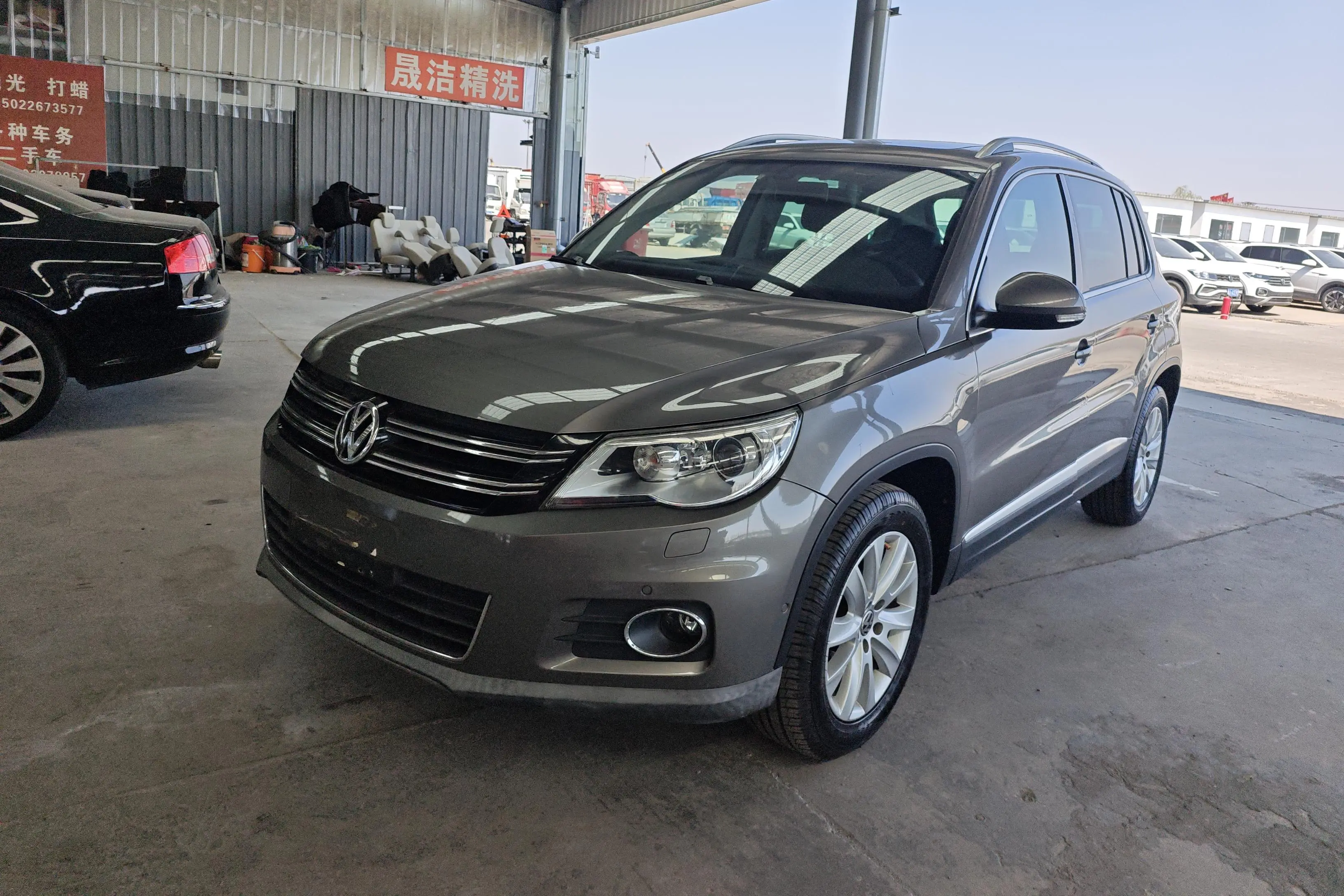 Volkswagen Tiguan (Tharu)