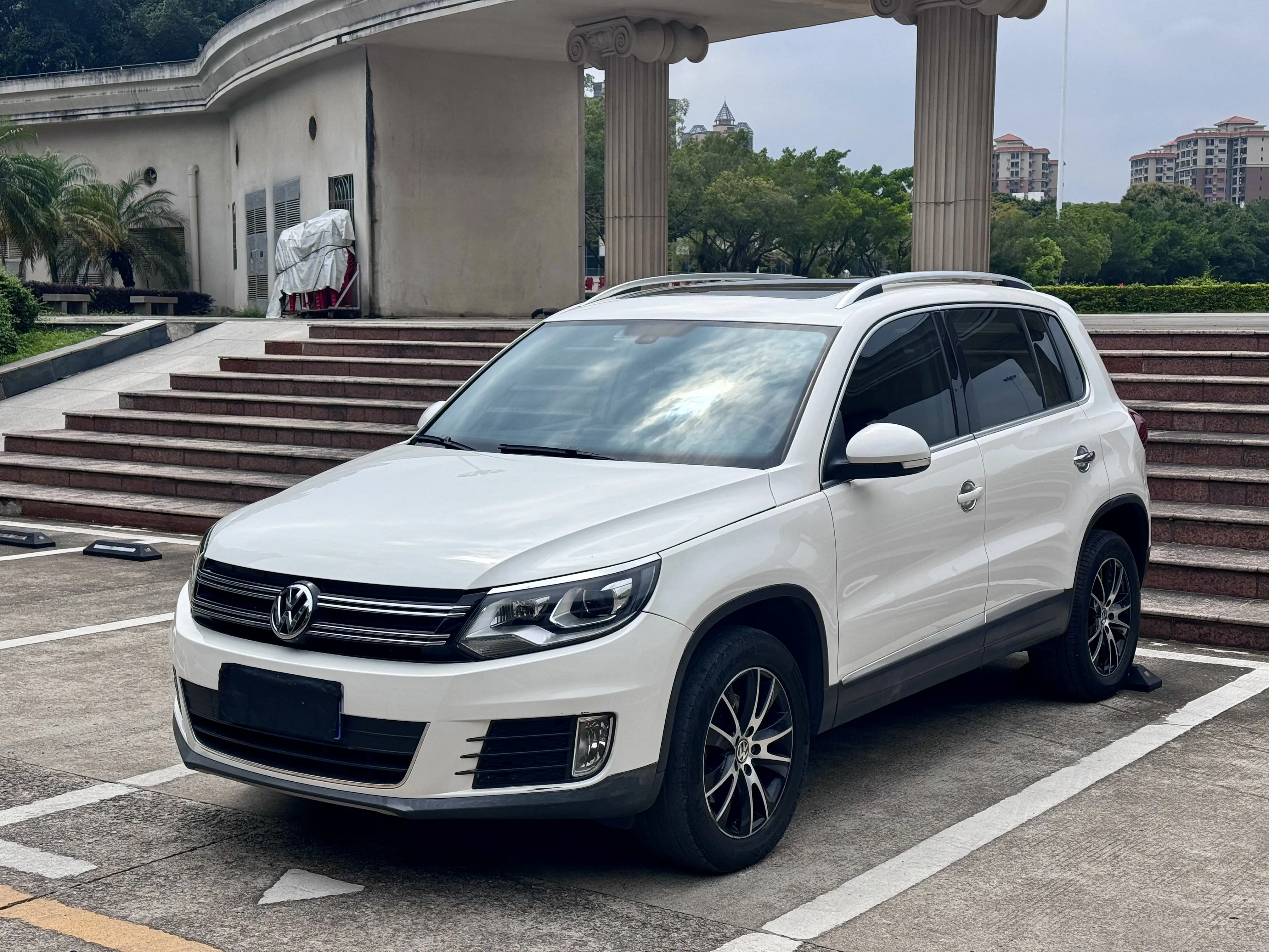 Volkswagen Tiguan (Tharu)