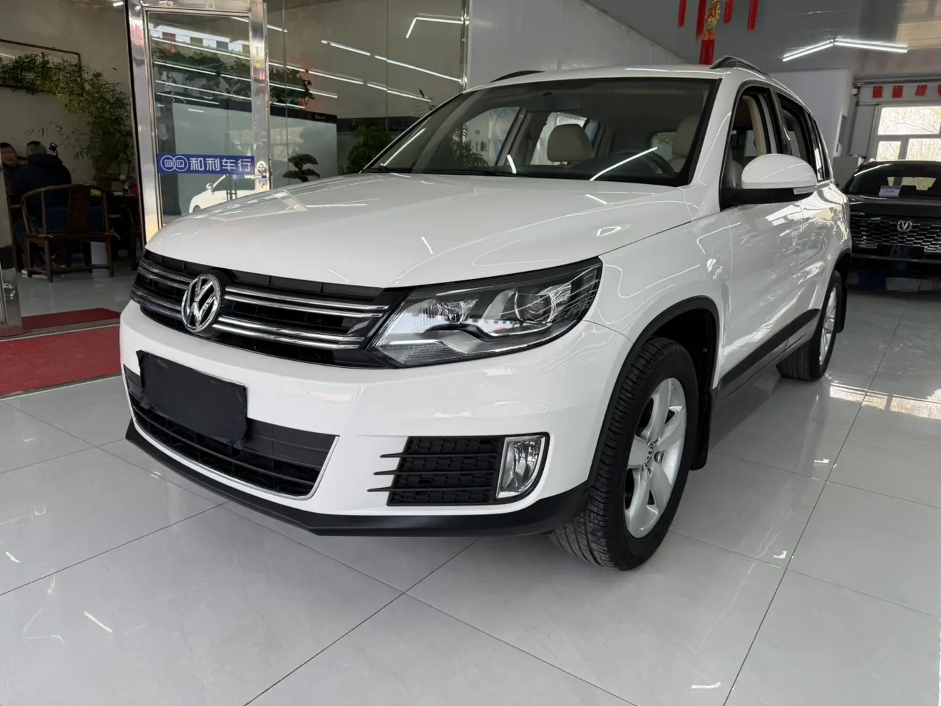 Volkswagen Tiguan (Tharu)