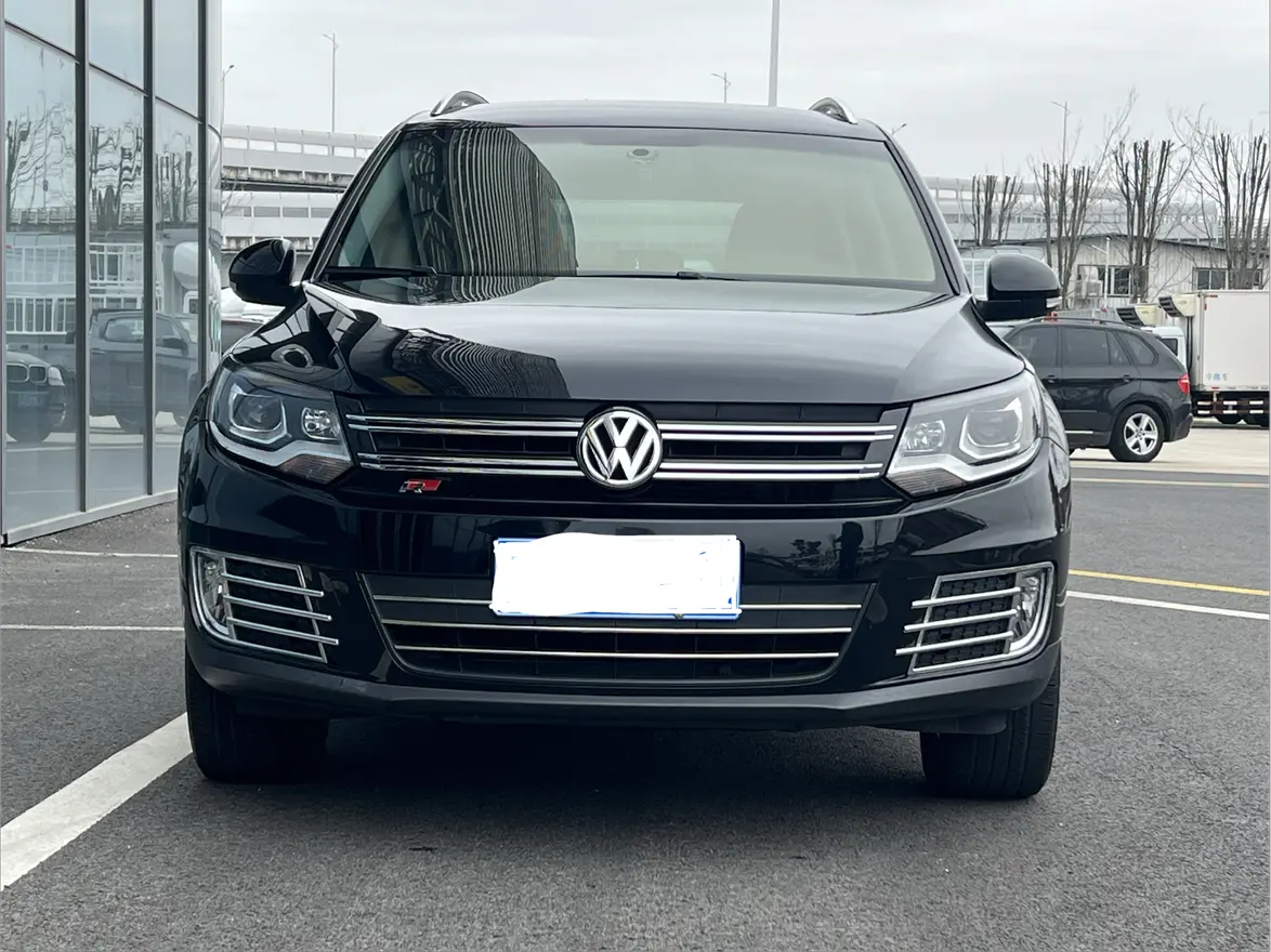 Volkswagen Tiguan (Tharu)