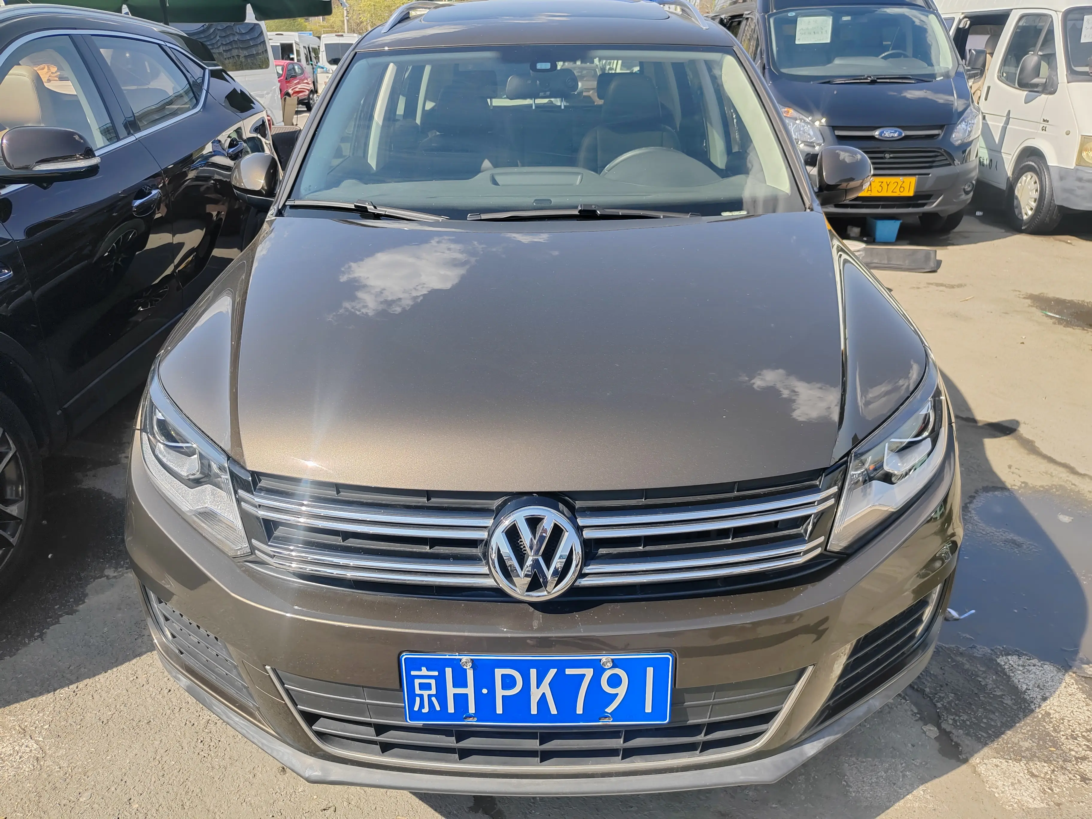 Volkswagen Tiguan (Tharu)