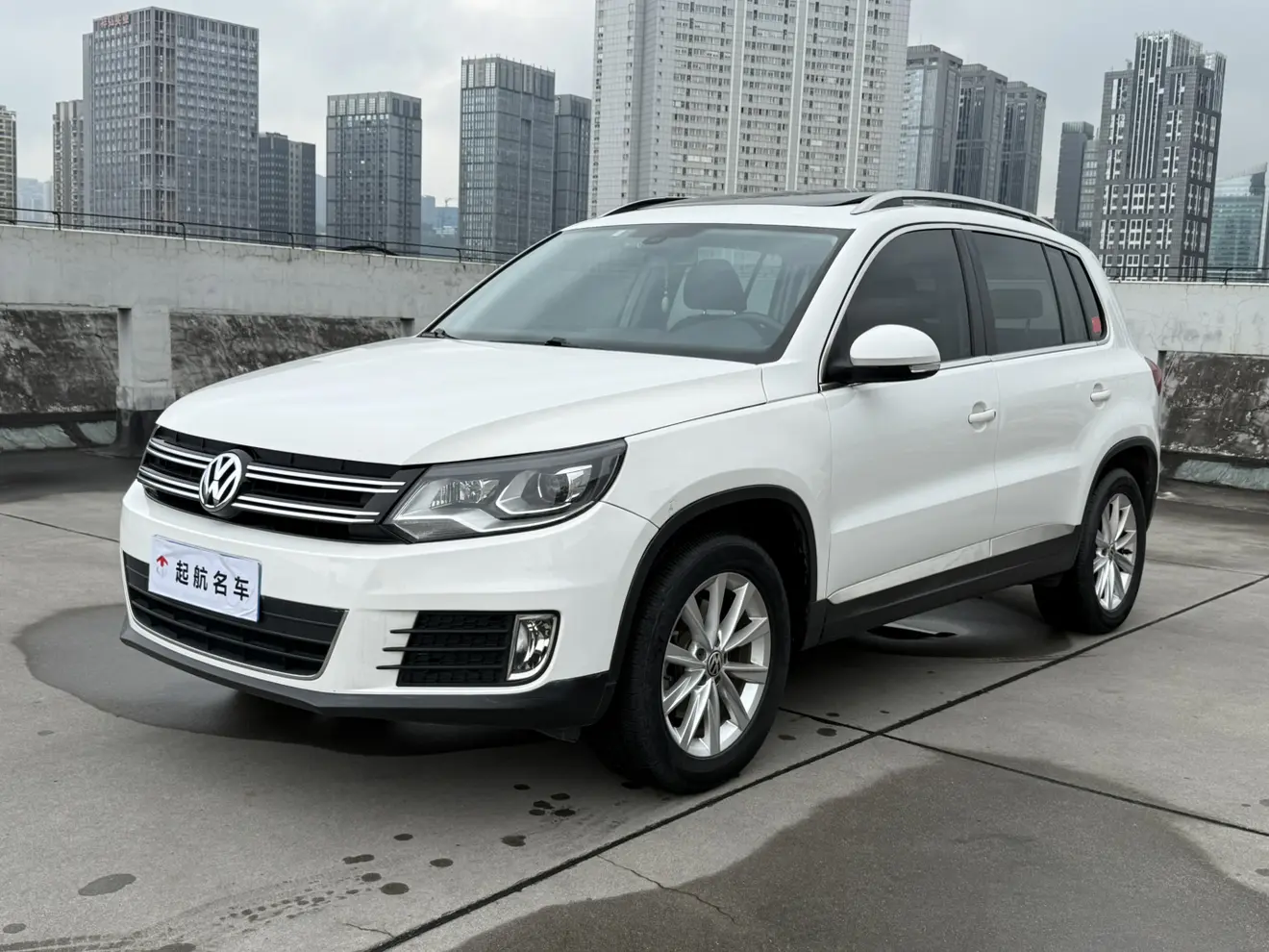 Volkswagen Tiguan (Tharu)