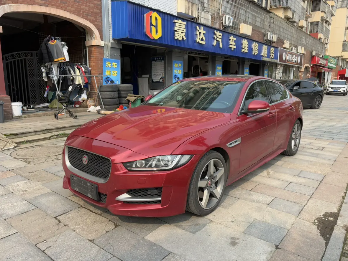 Jaguar XE