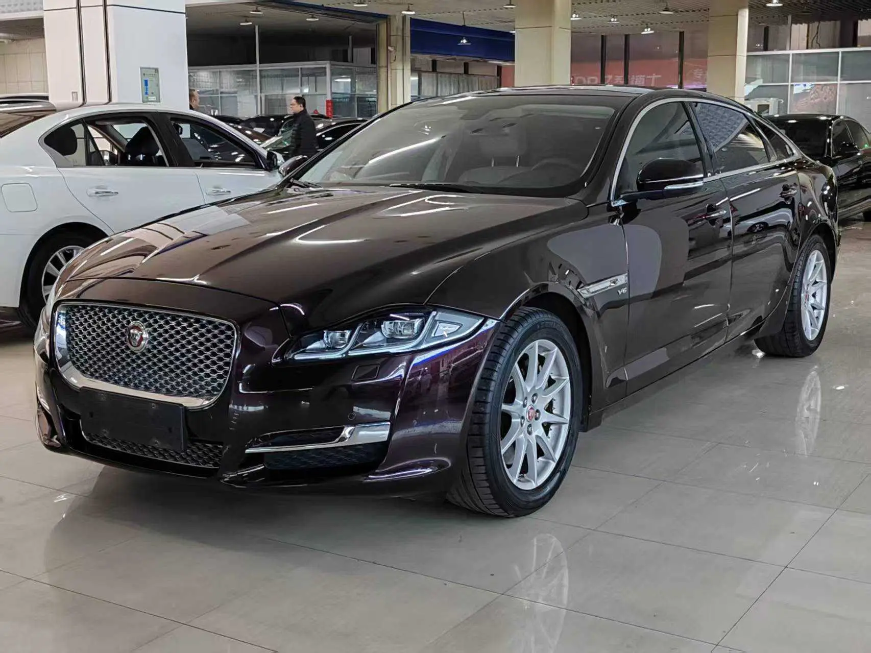 Jaguar XJ