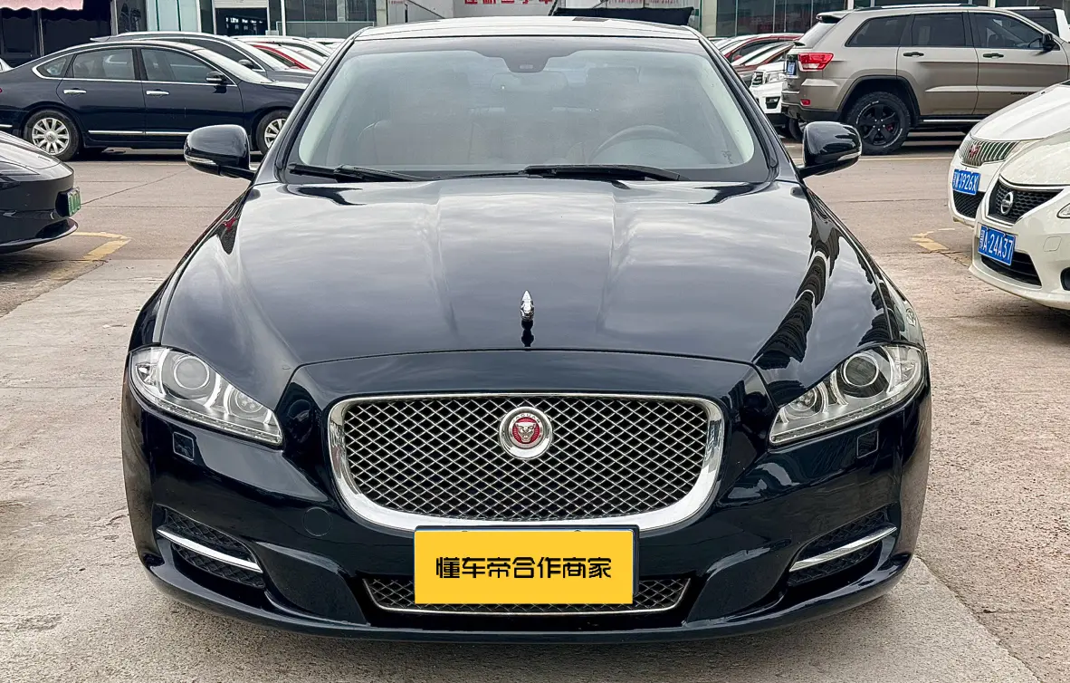 Jaguar XJ