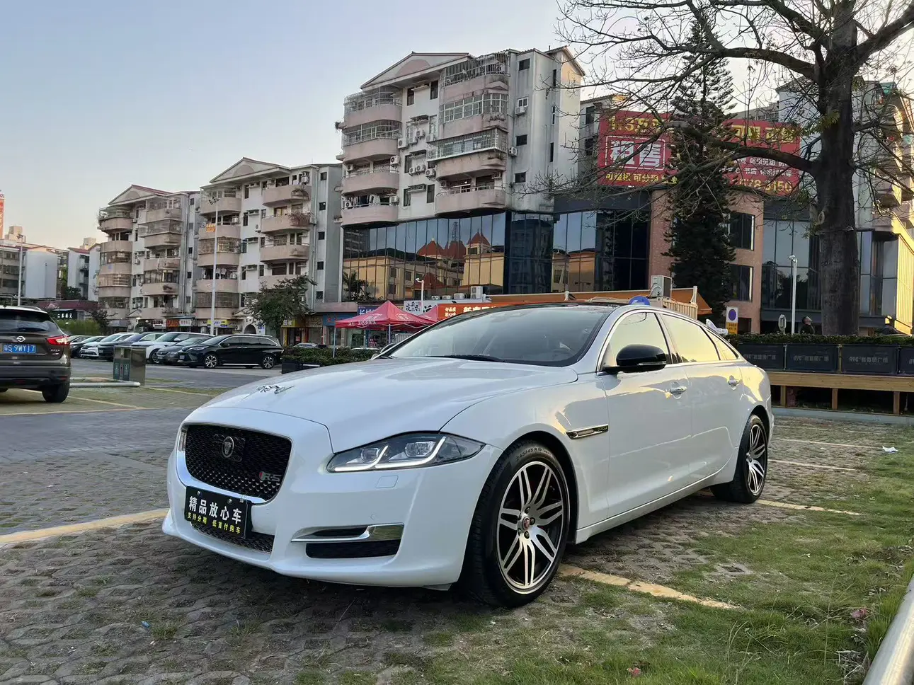 Jaguar XJ