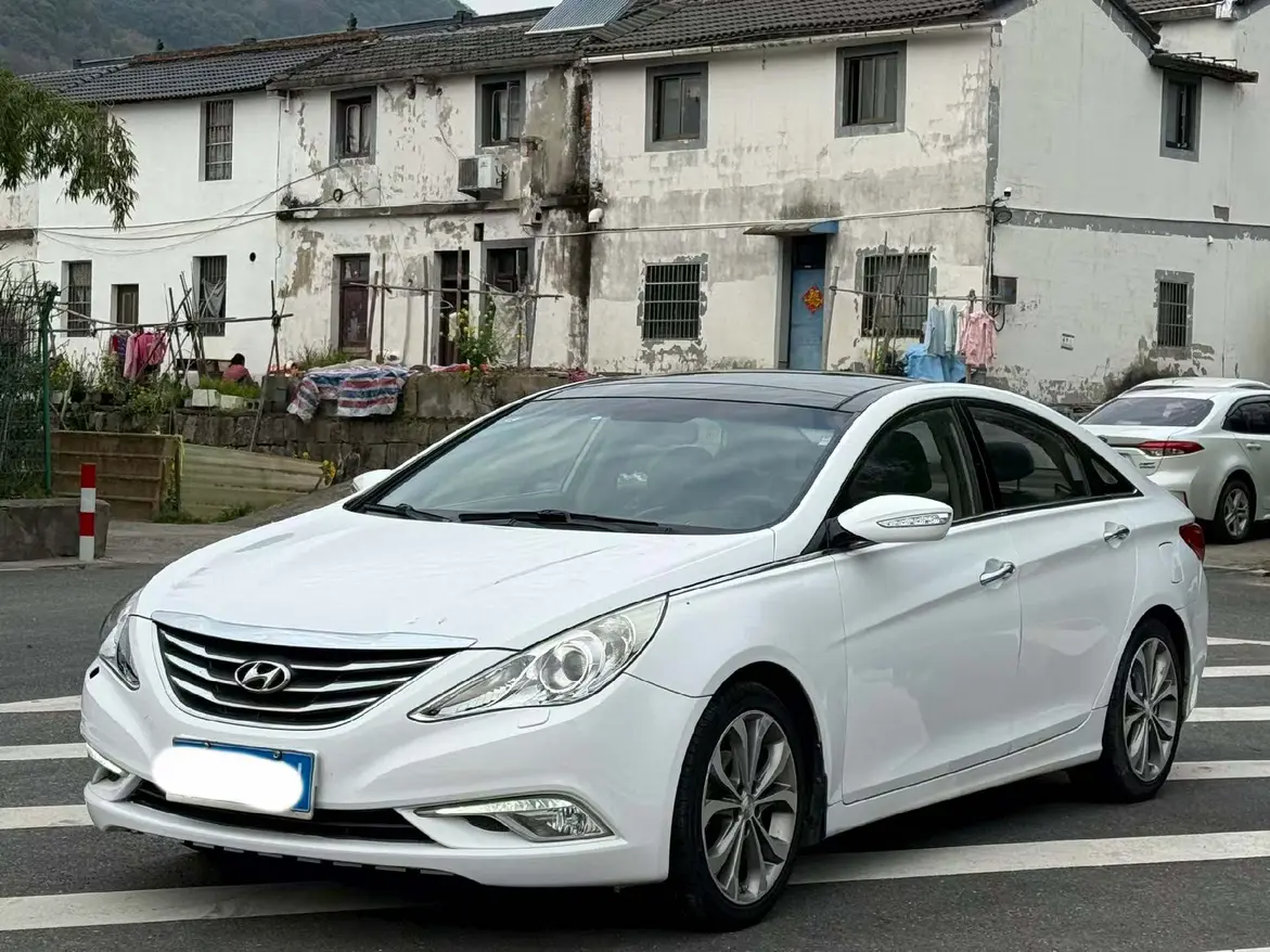 Hyundai Sonata eight