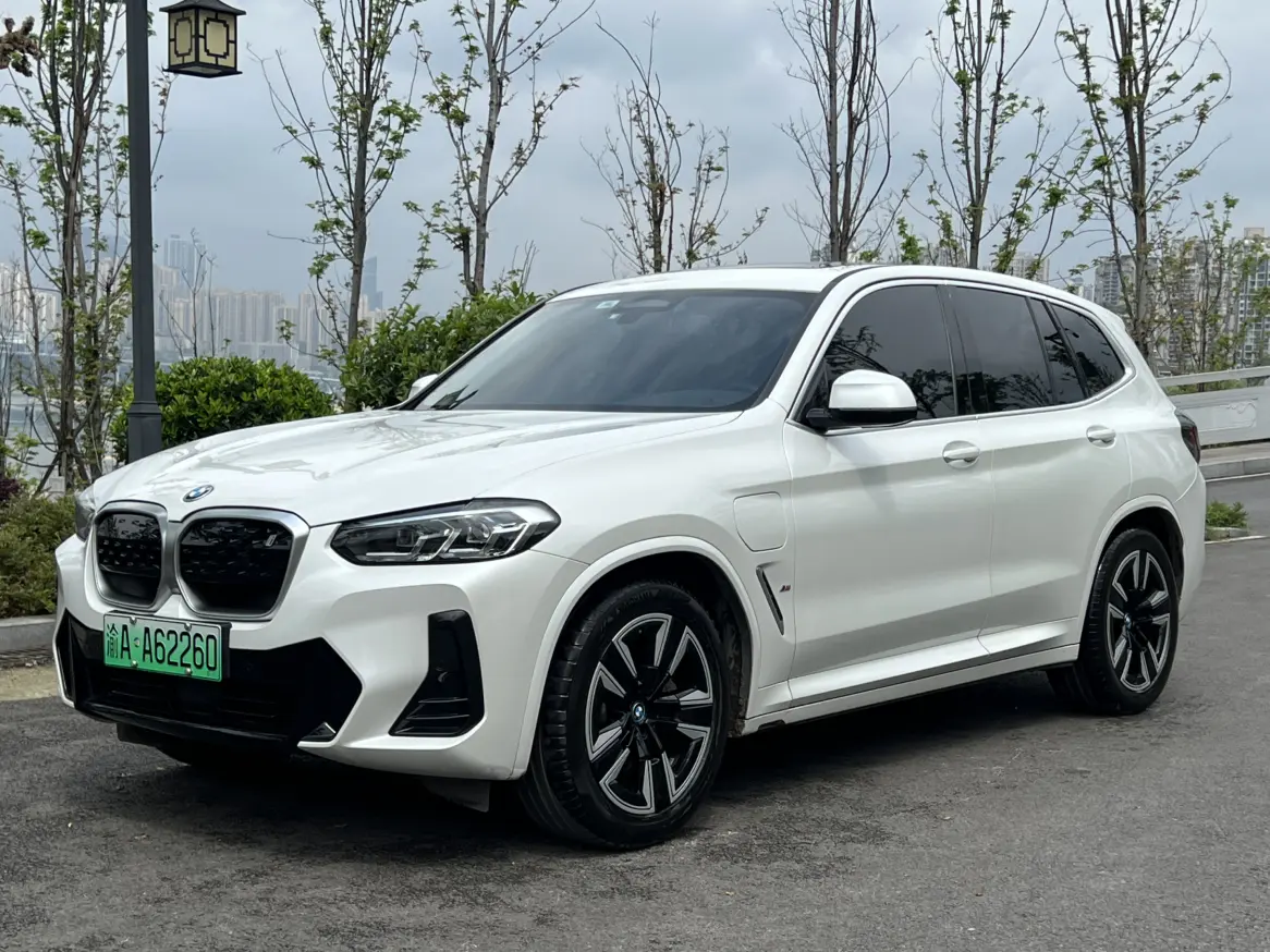 BMW iX3