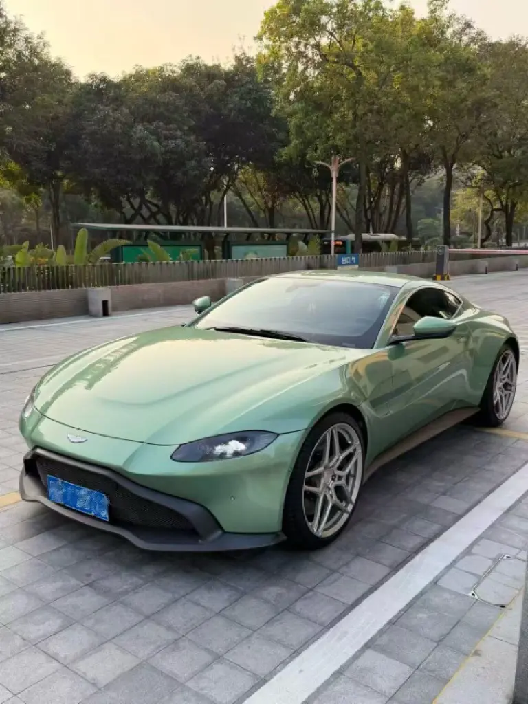 Aston Martin Vantage