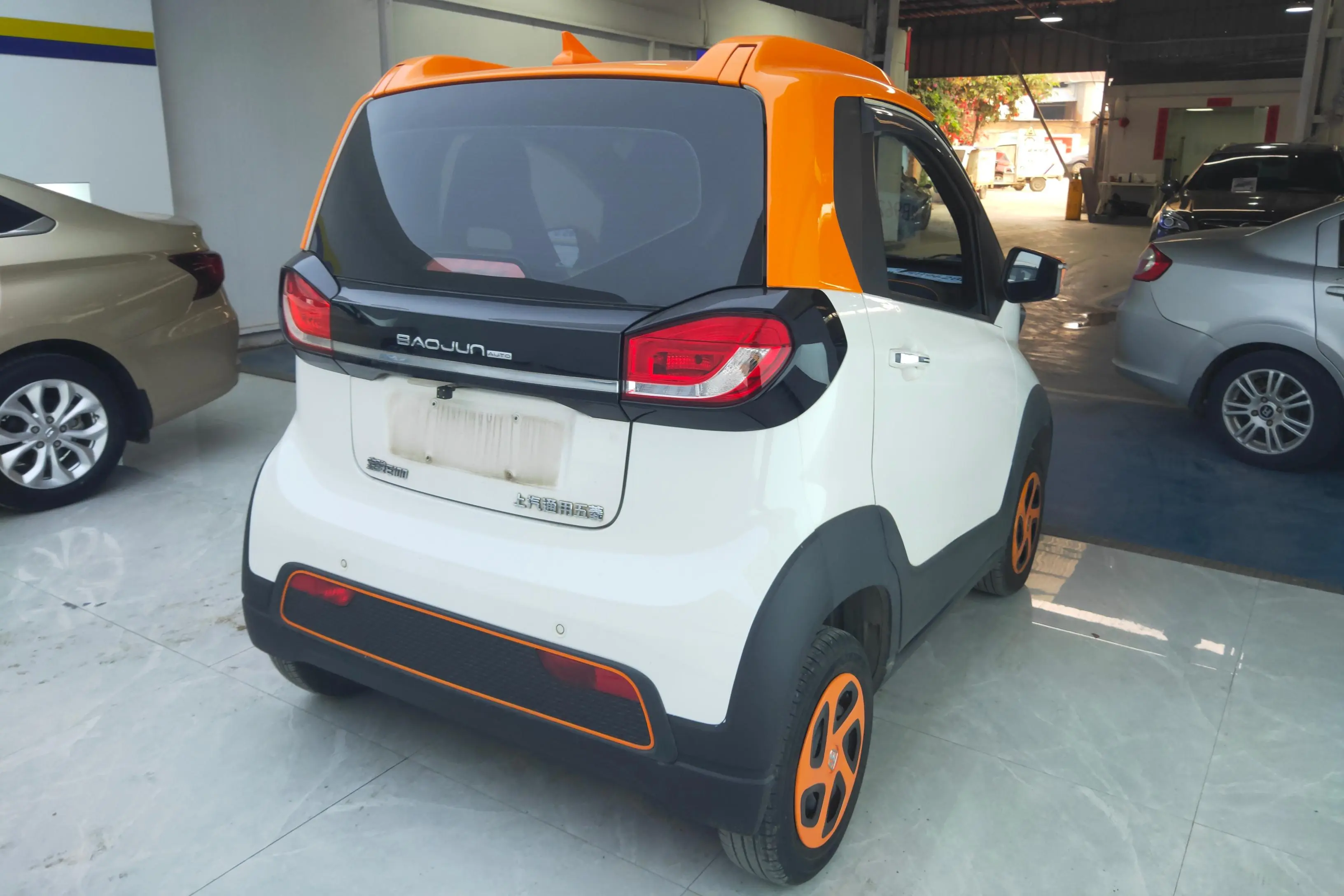 Baojun E100