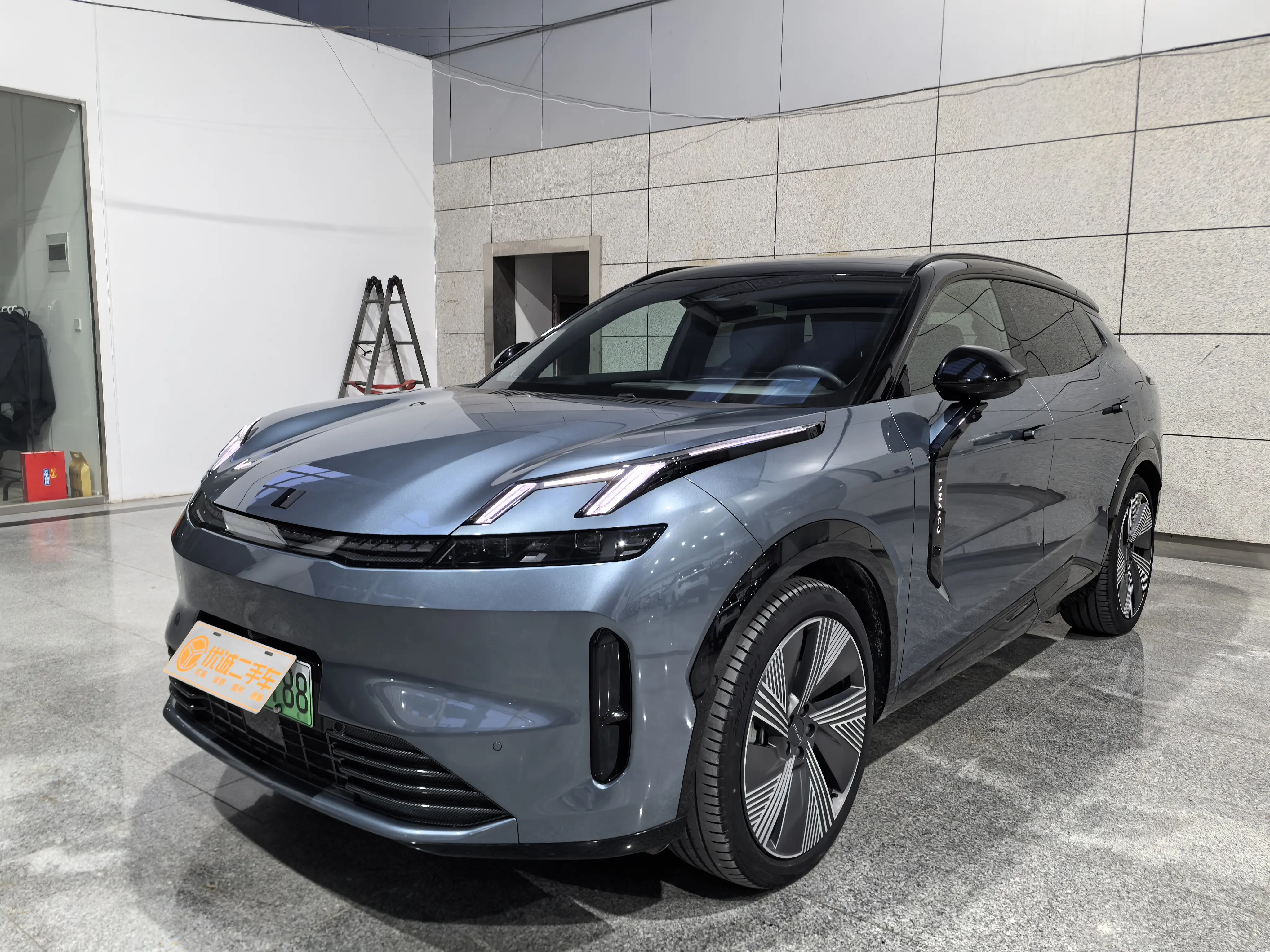 Lynk & Co 08 EM-P