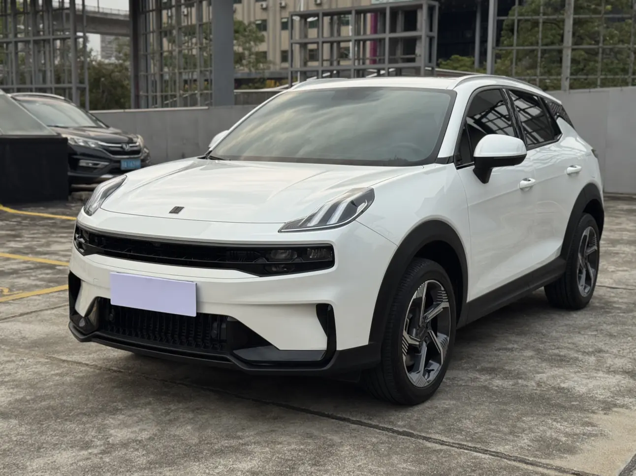 Lynk & Co 06