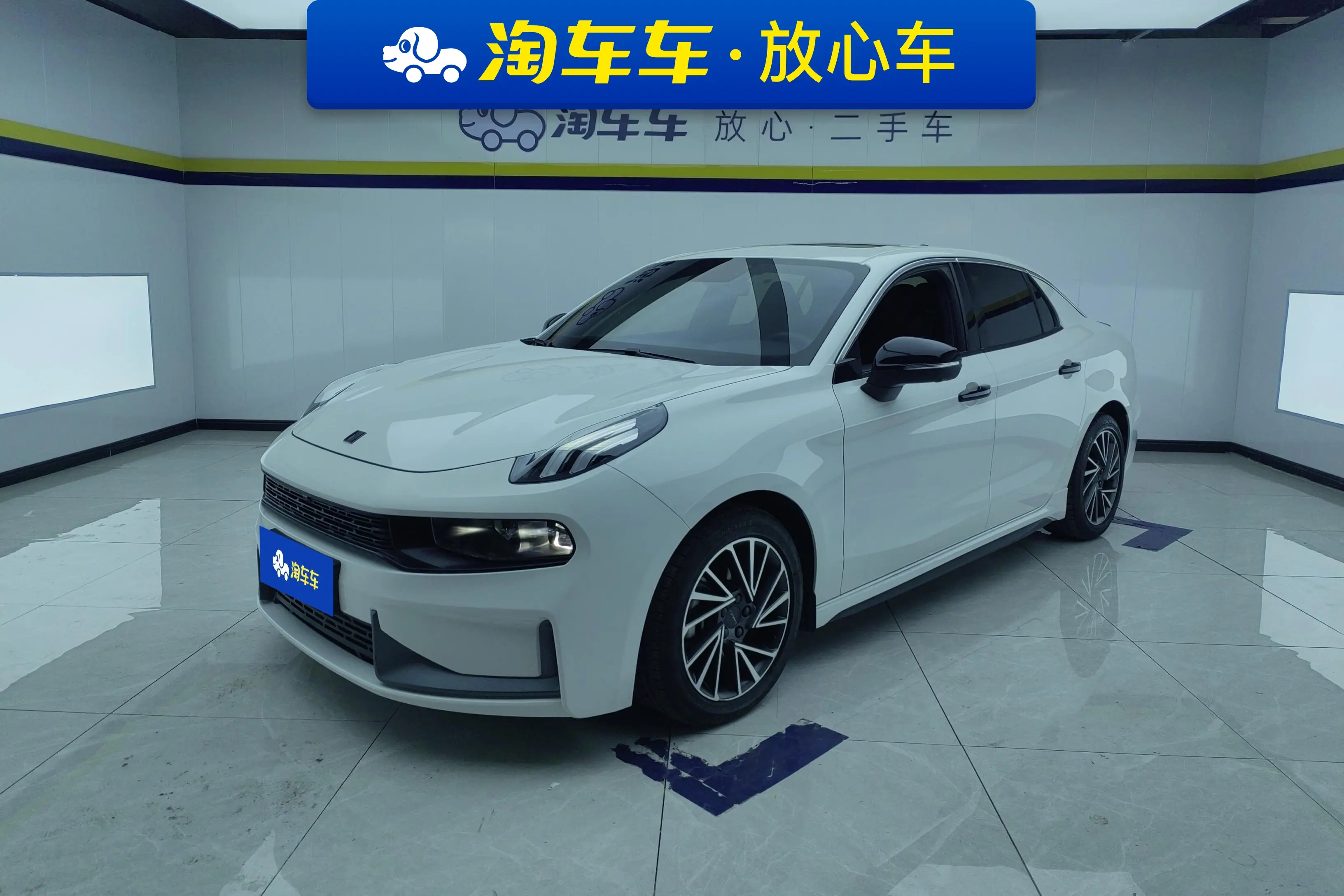 Lynk & Co 03