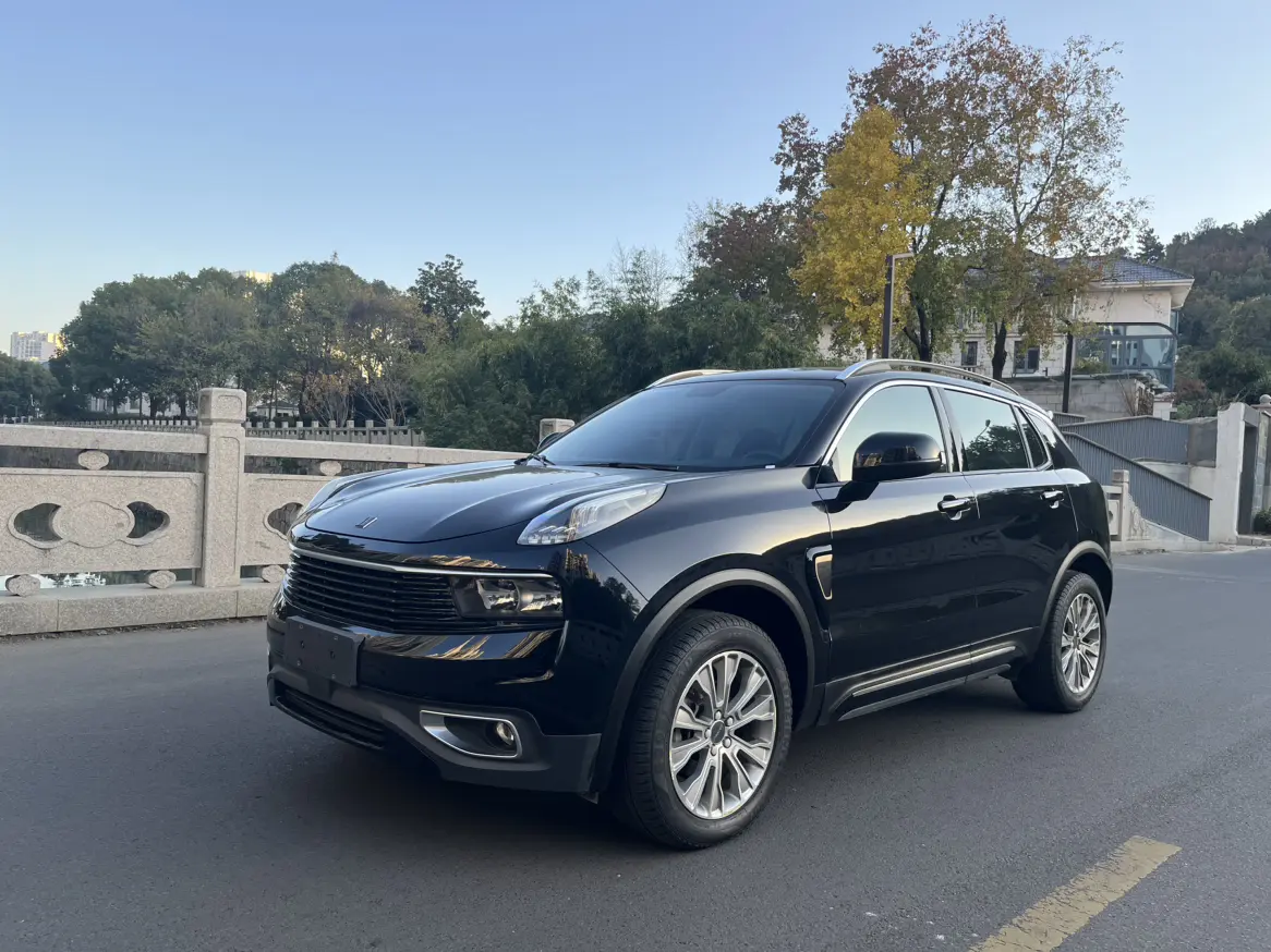 Lynk & Co 01