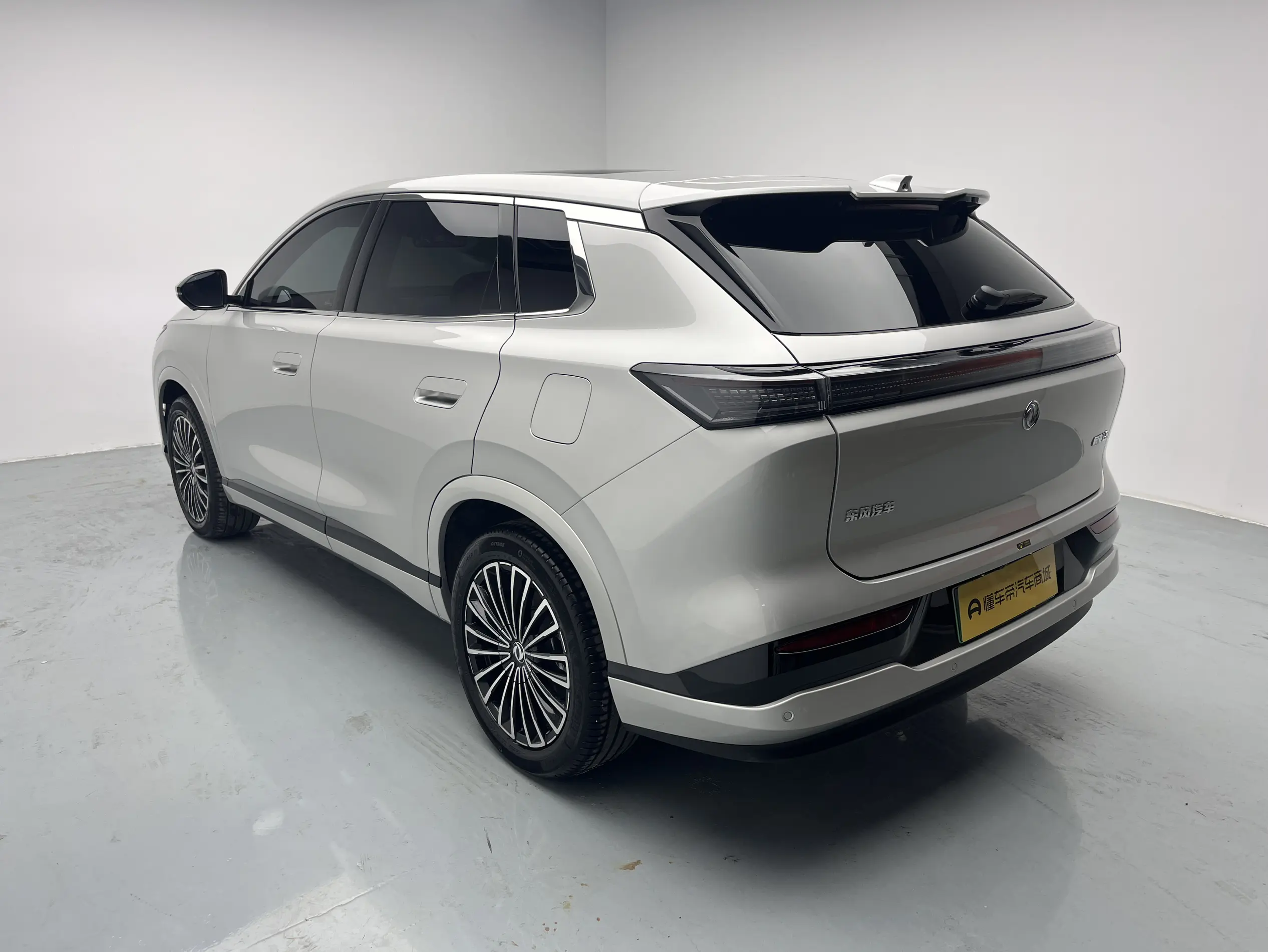 Dongfeng Fengshen L8 PHEV