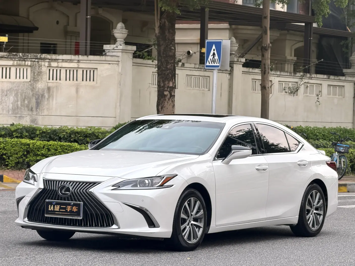 Lexus ES
