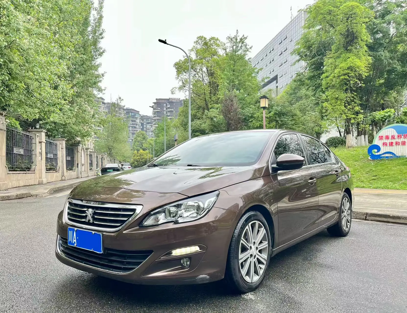 Peugeot 408