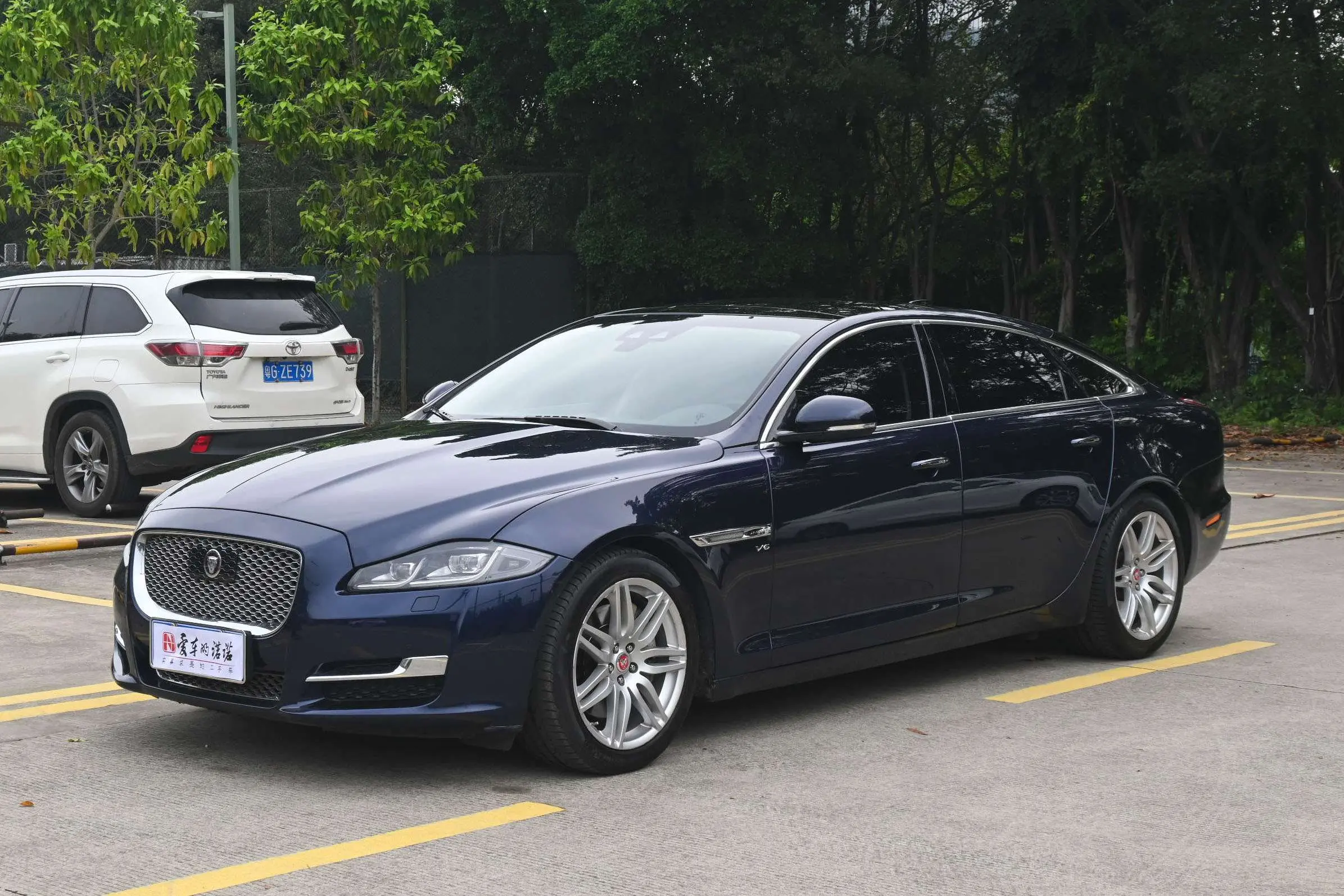 Jaguar XJ