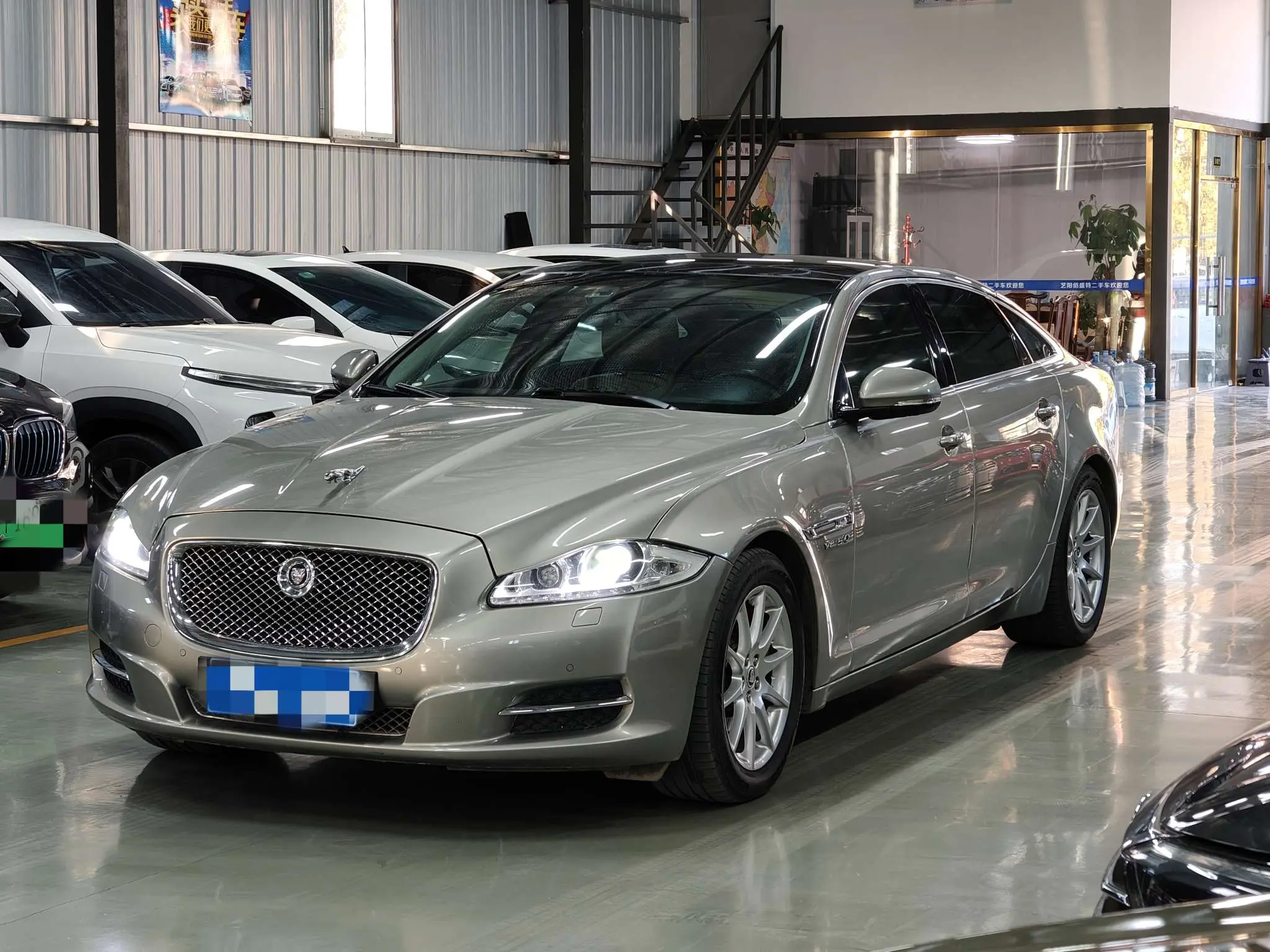 Jaguar XJ