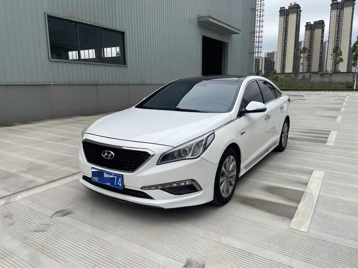 Hyundai Sonata nine