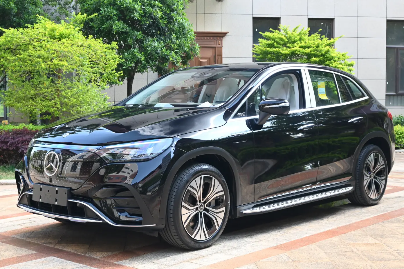 Mercedes-Benz EQE SUV