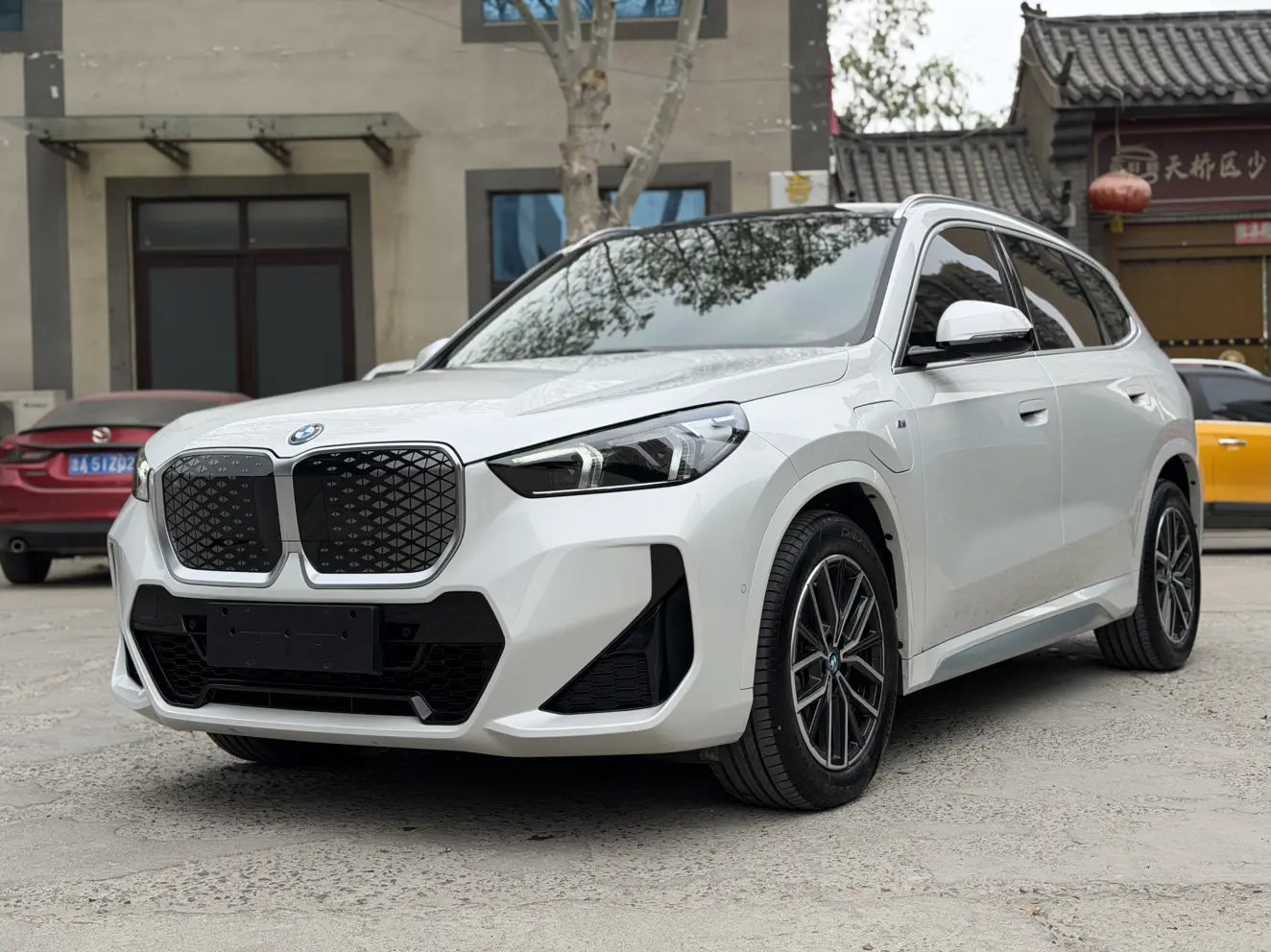 BMW iX1