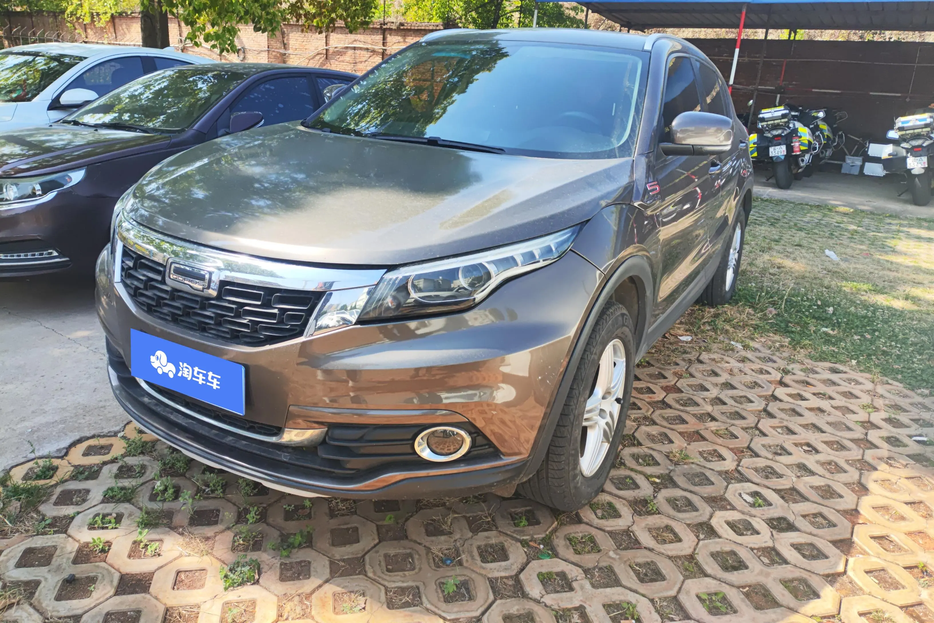 Qoros 5