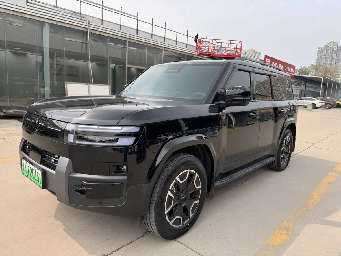 BYD Leopard Titanium 7 PHEV