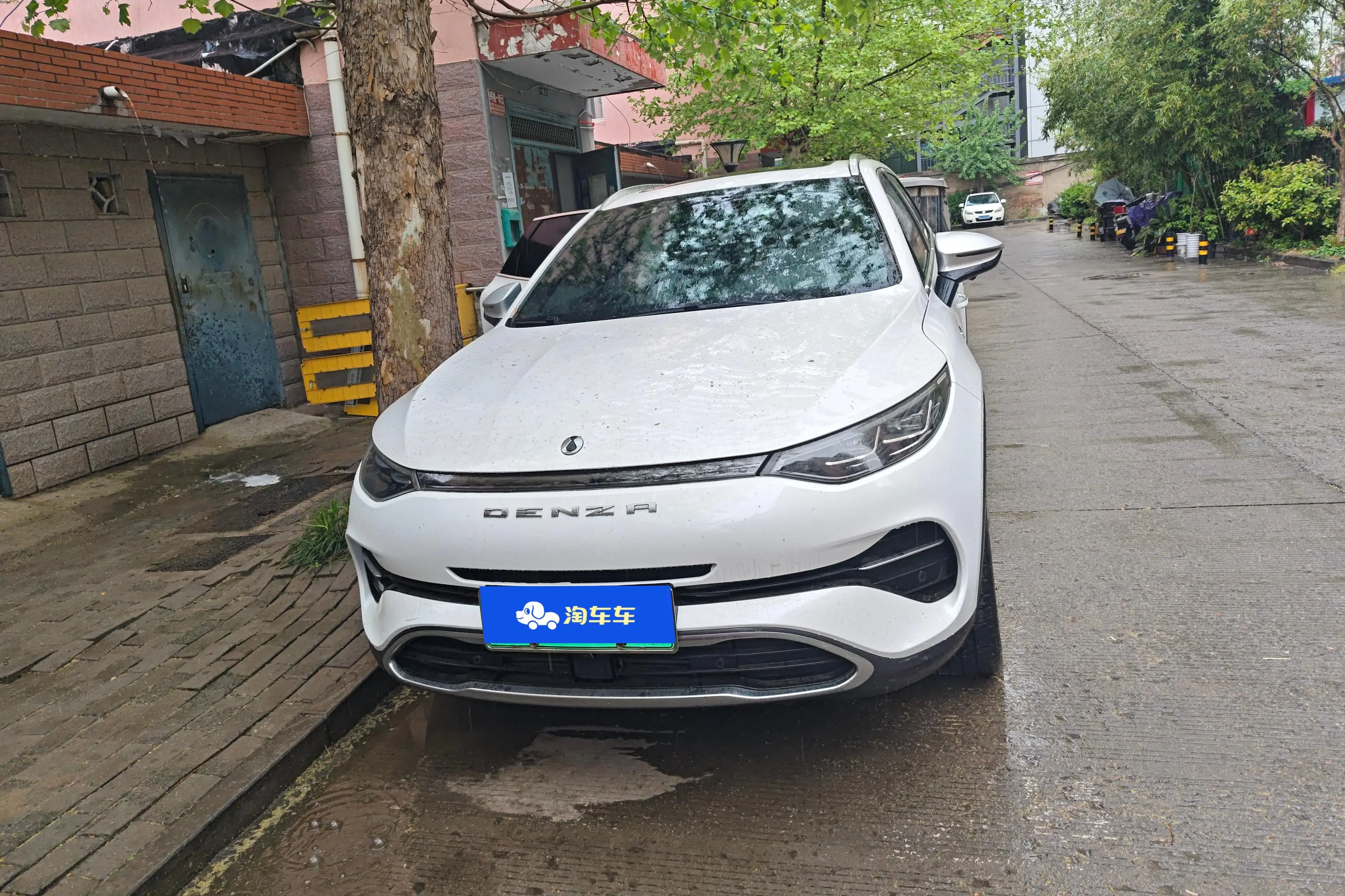 Denza X PHEV