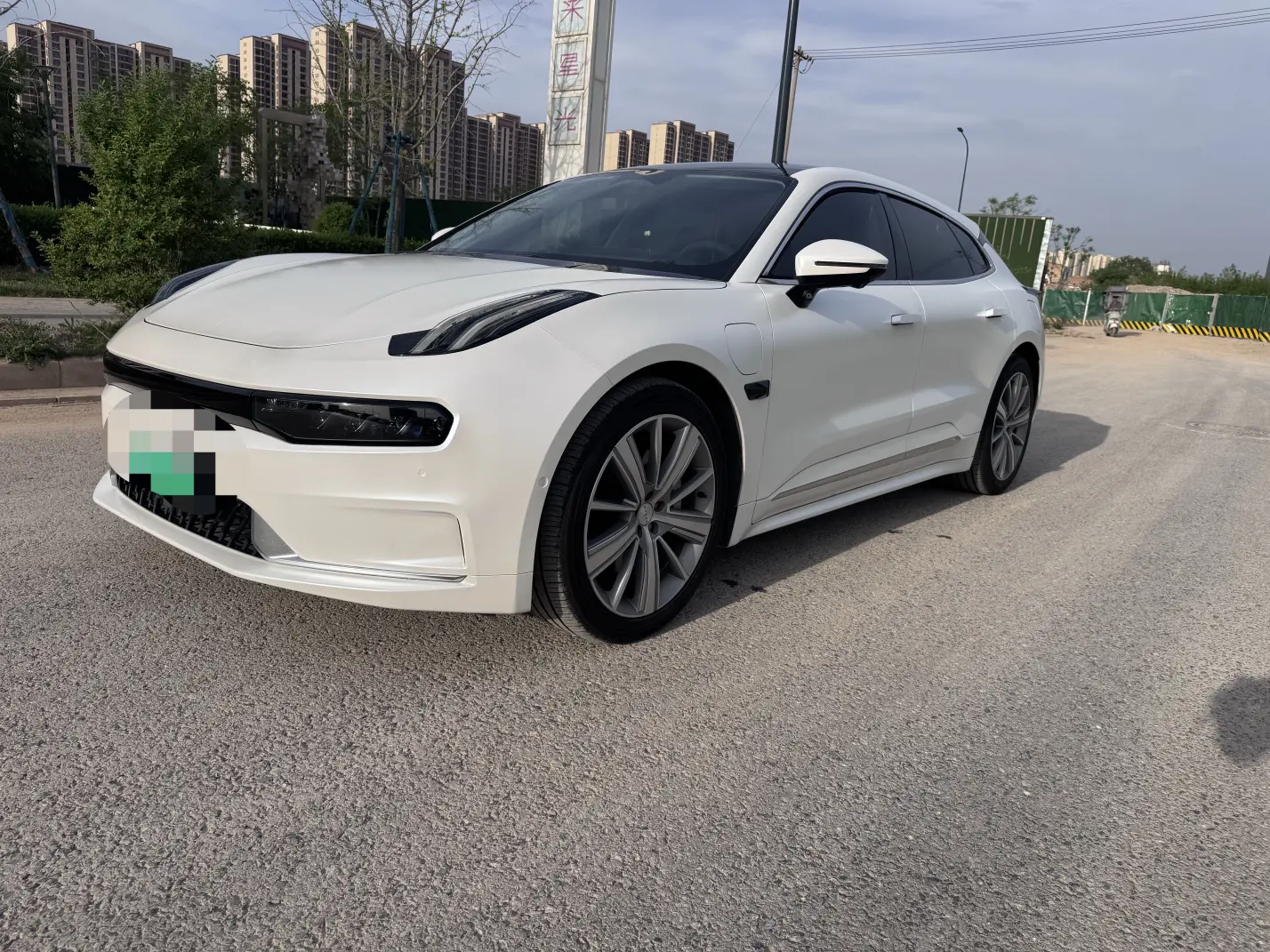 ZEEKR 001