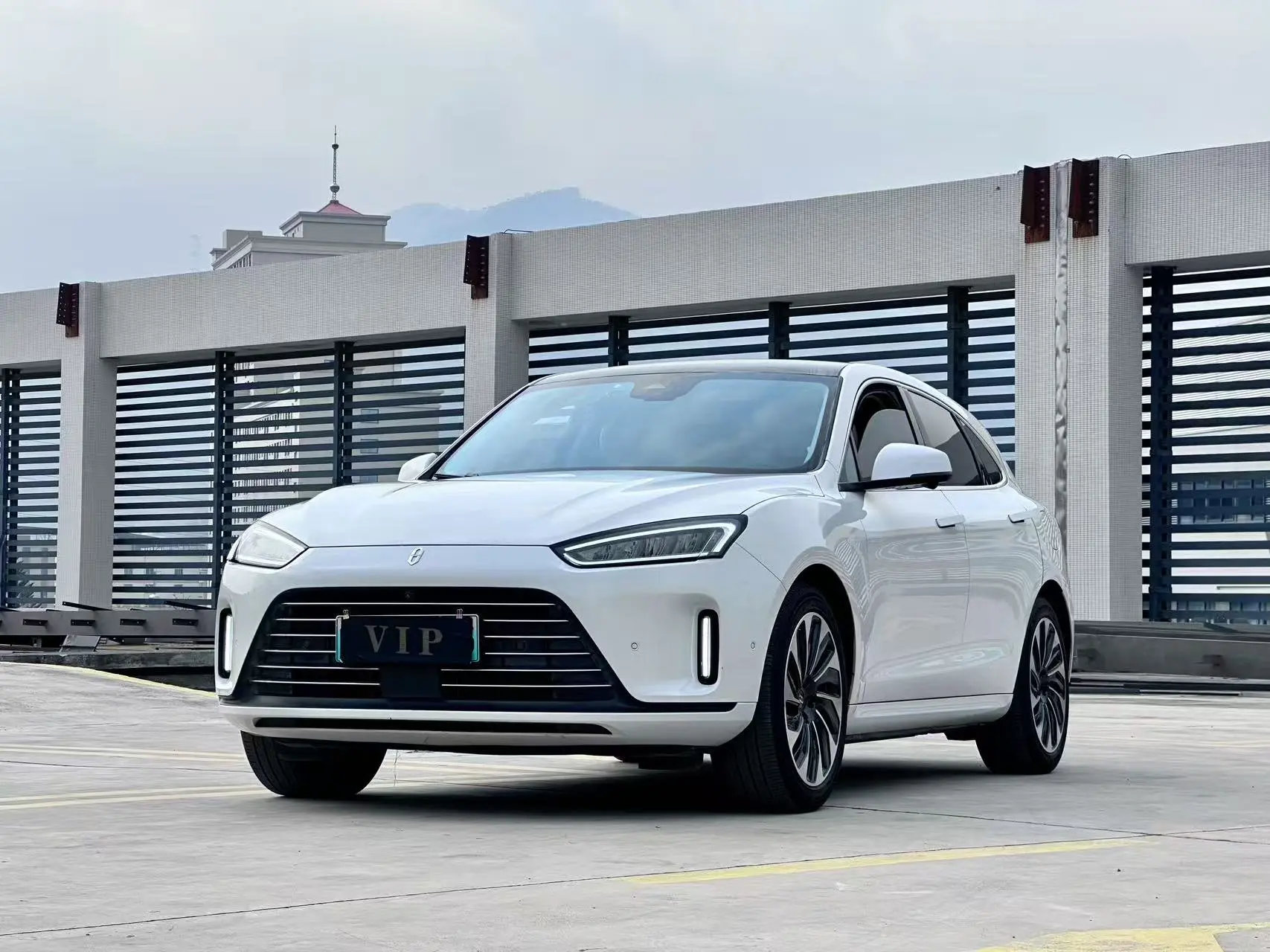 AITO M5
