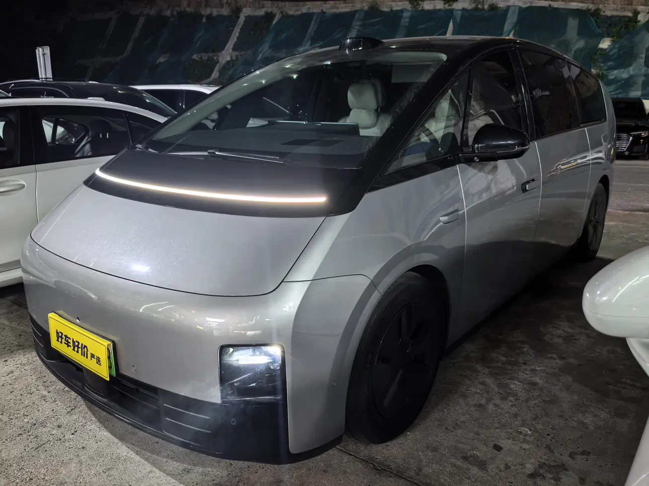 Lixiang MEGA