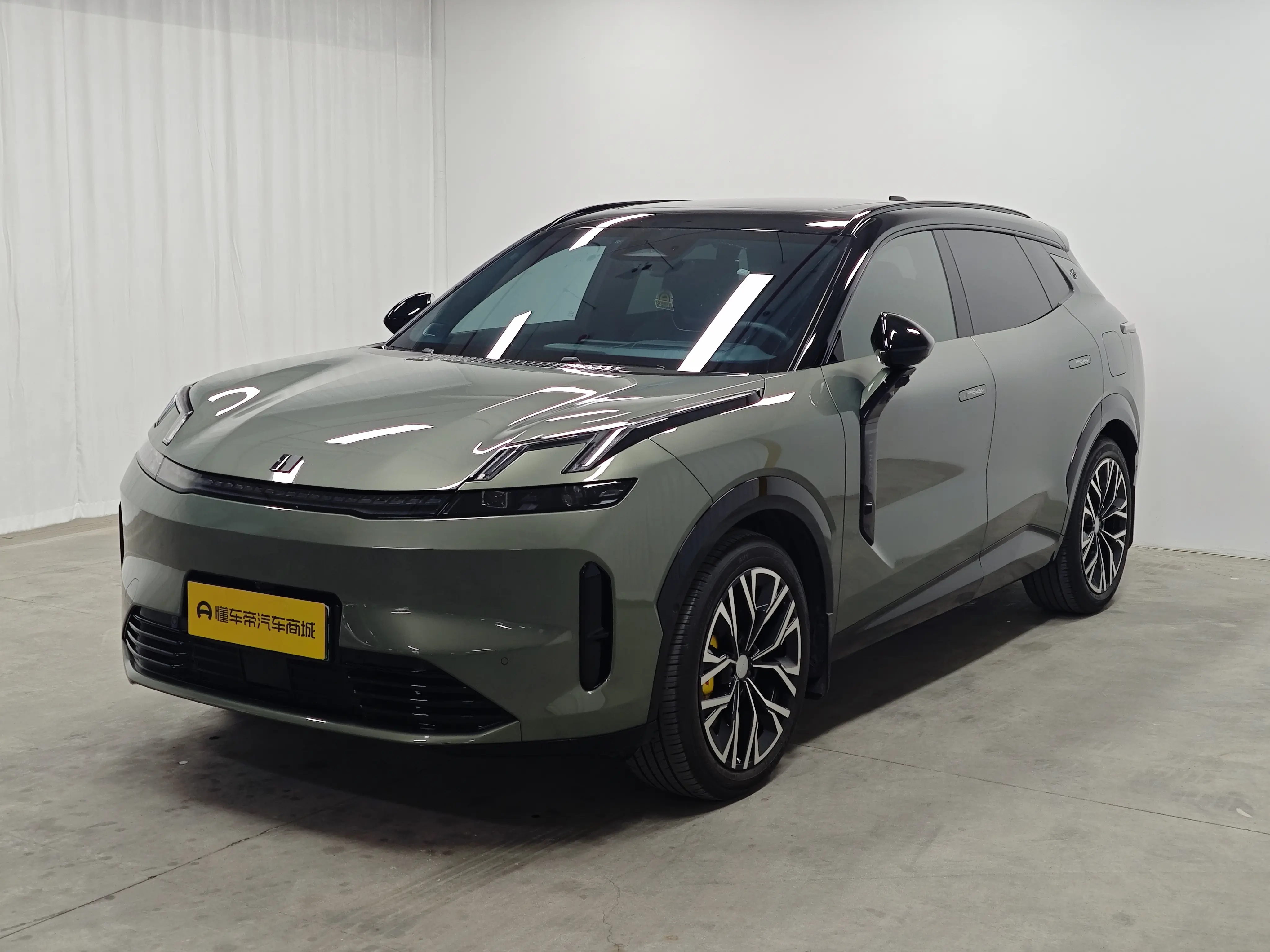 Lynk & Co 08 EM-P