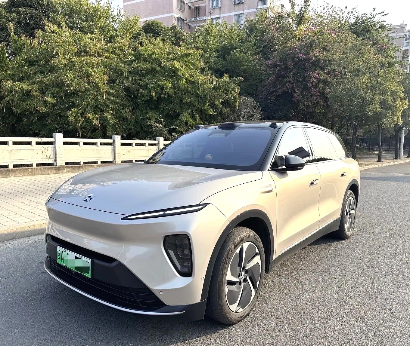 NIO ES8