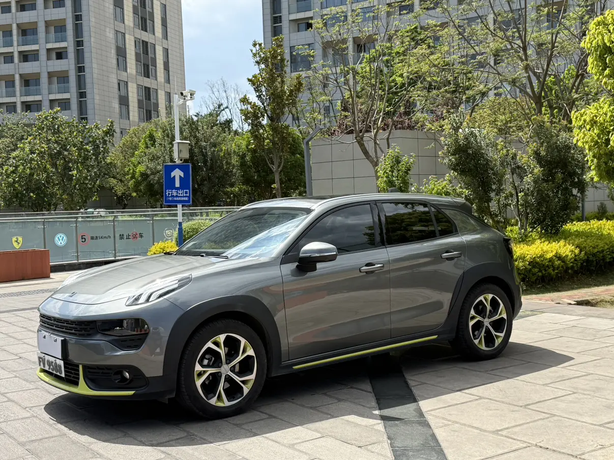 Lynk & Co 02