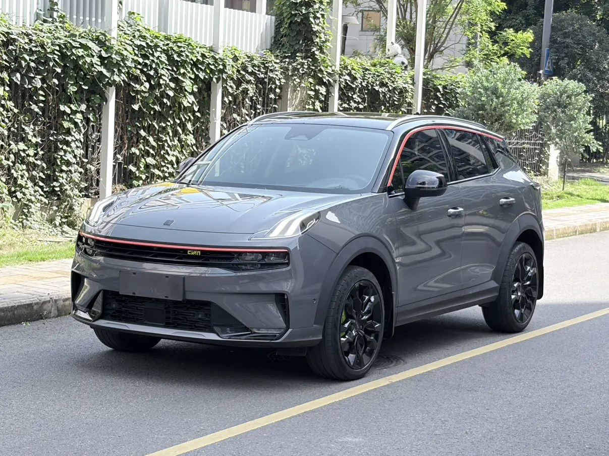 Lynk & Co 06