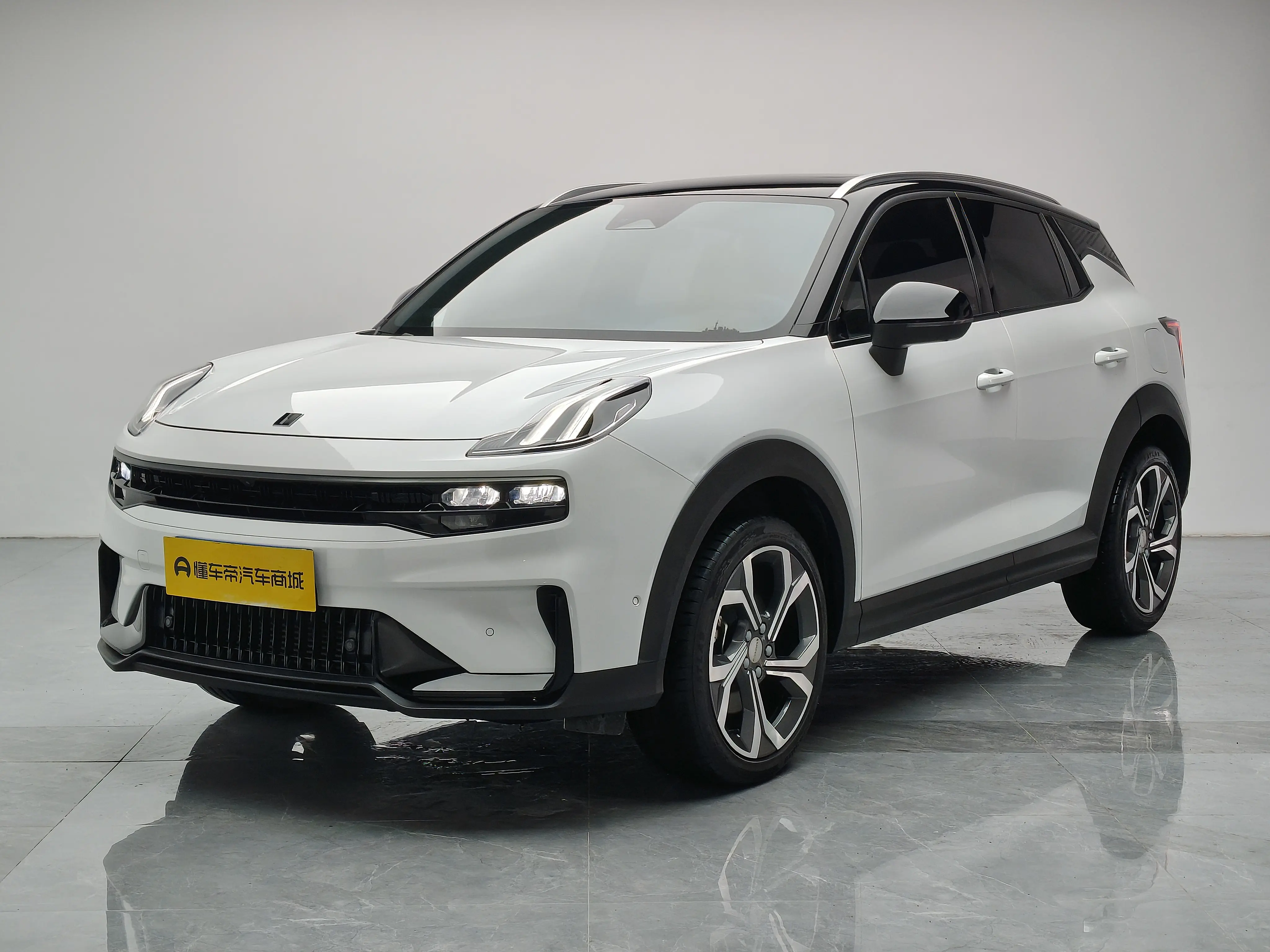 Lynk & Co 06