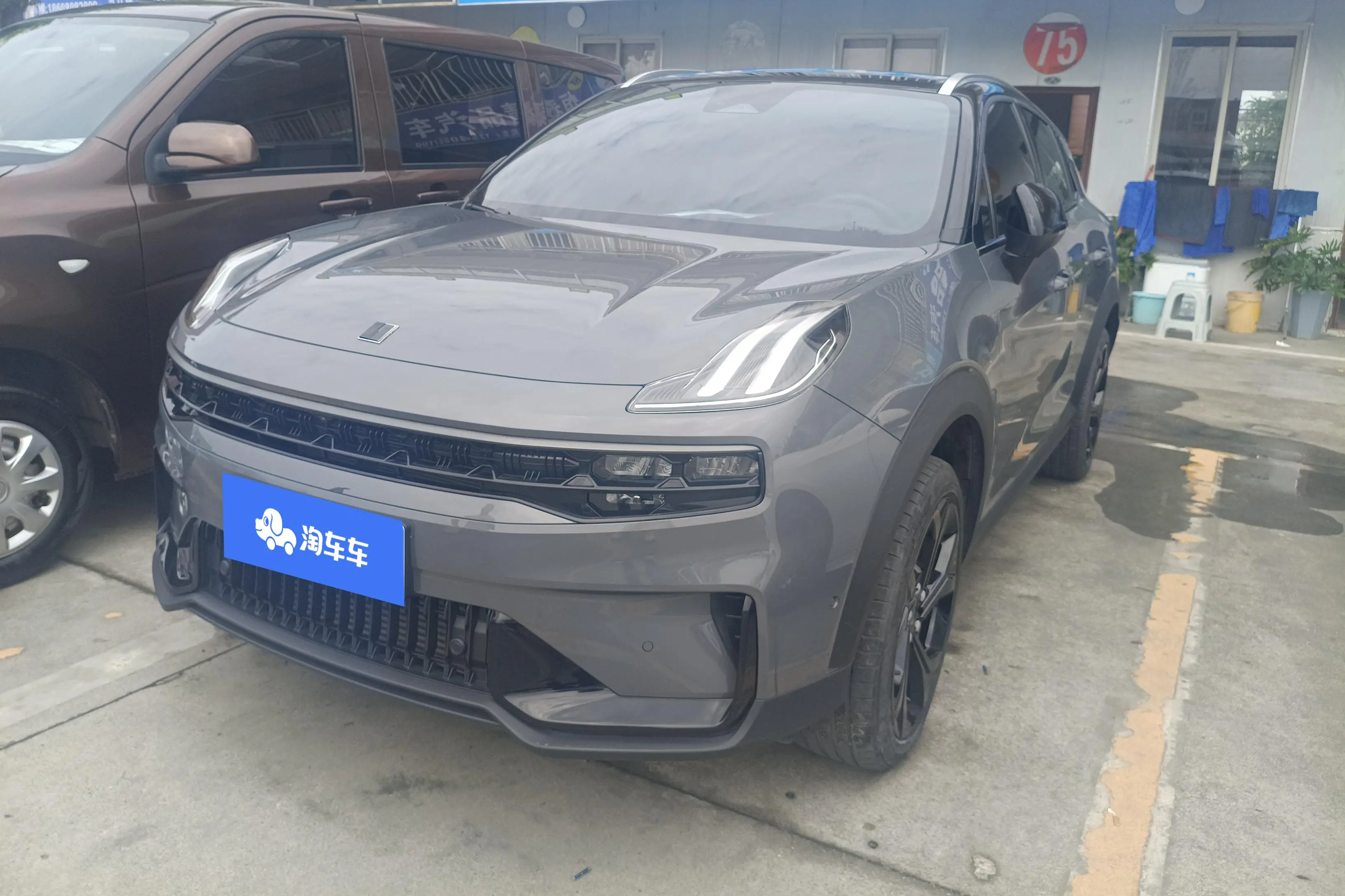 Lynk & Co 06