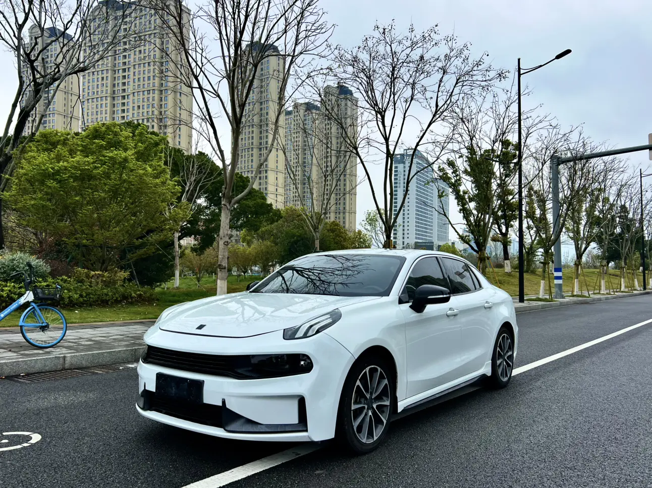 Lynk & Co 03
