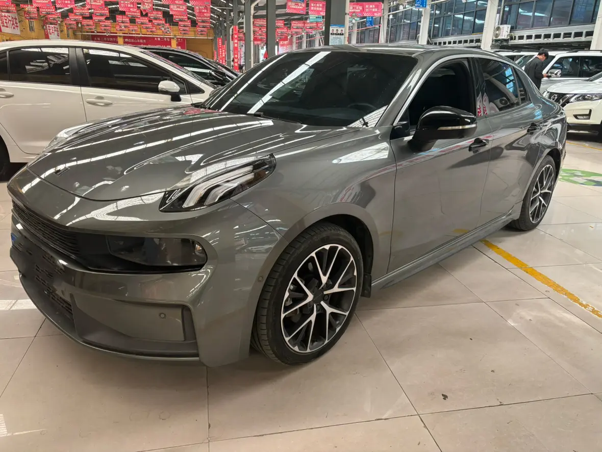Lynk & Co 03
