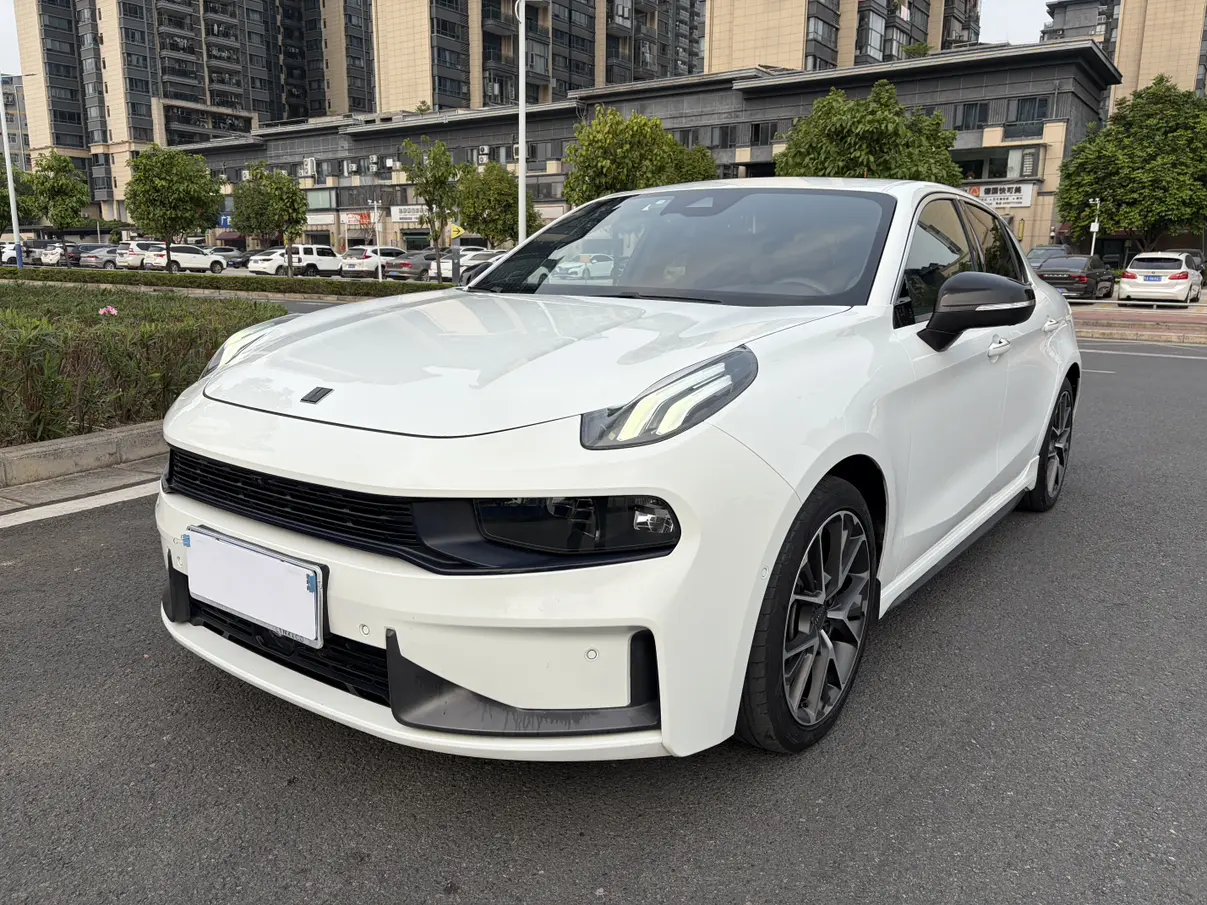 Lynk & Co 03