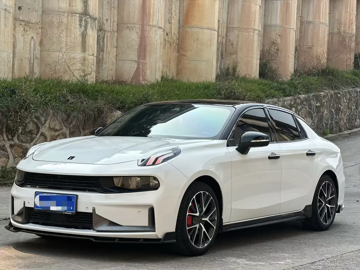 Lynk & Co 03