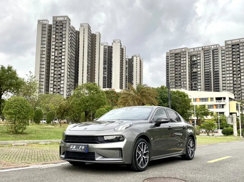 Lynk & Co 03