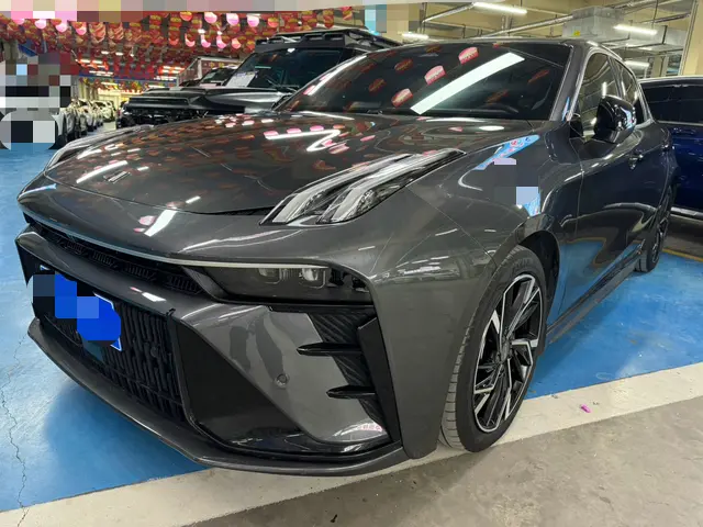 Lynk & Co 03