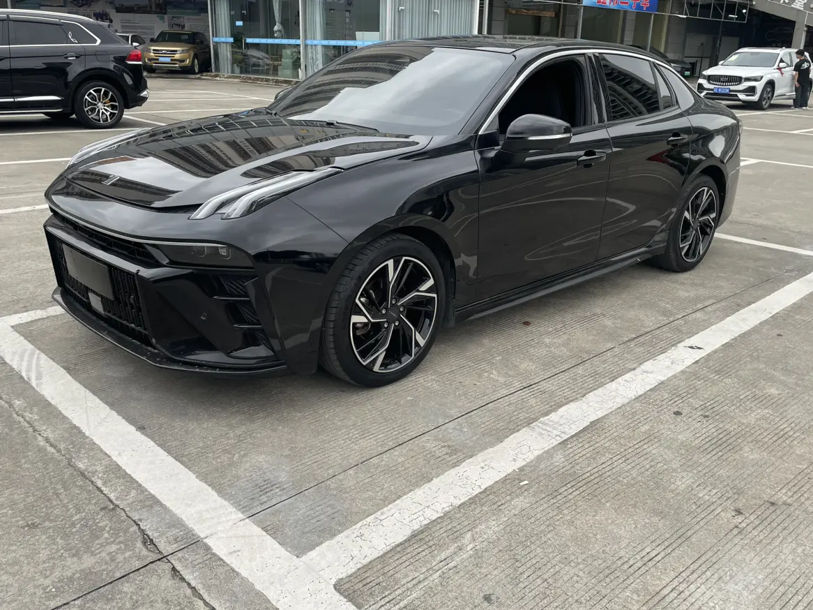 Lynk & Co 03