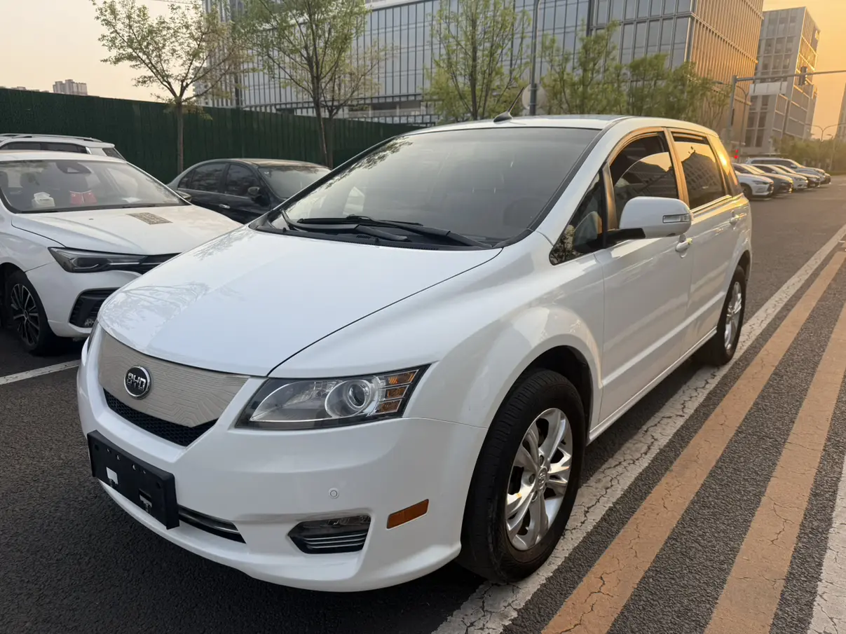 BYD e6