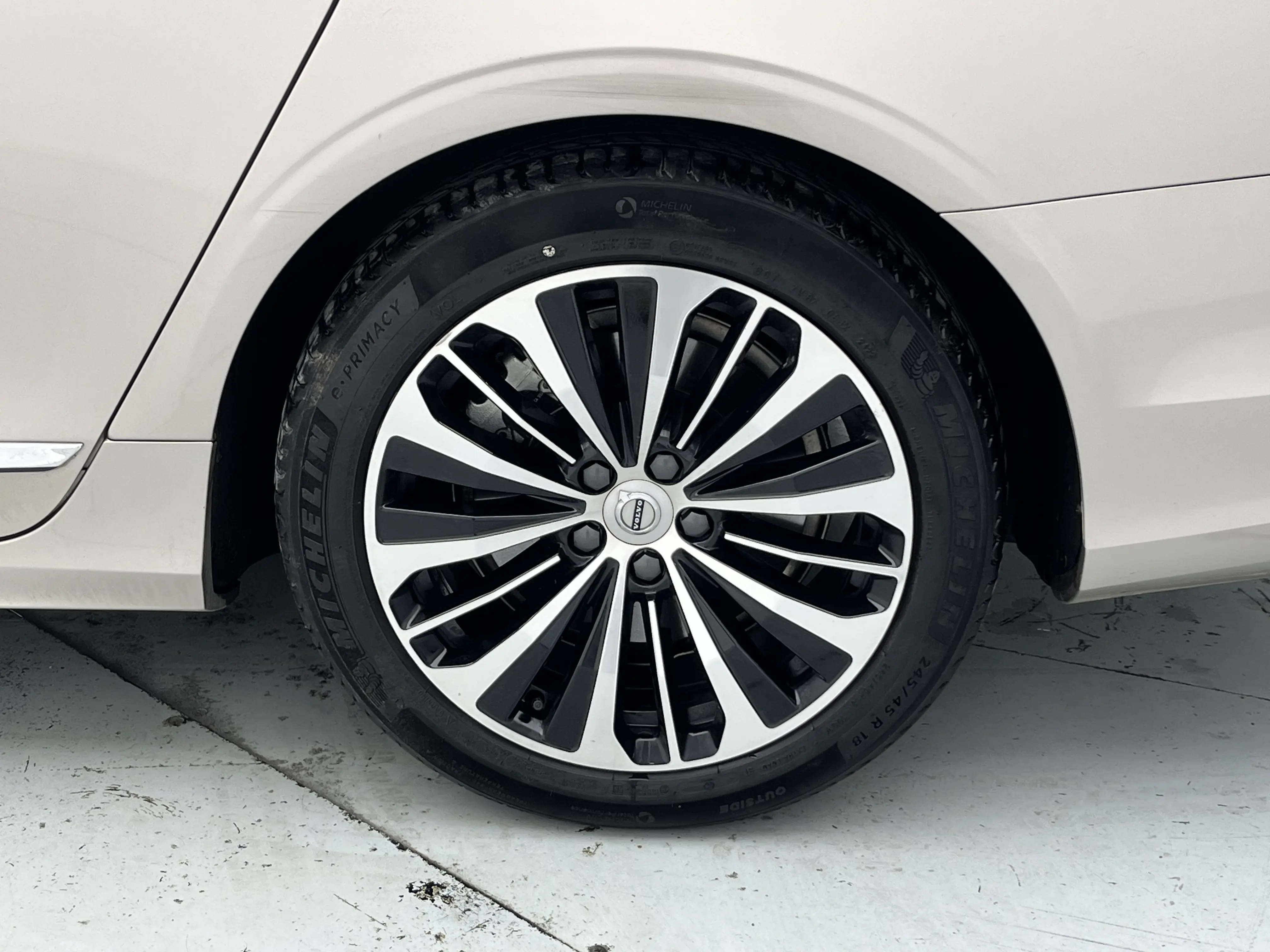 Volvo S90
