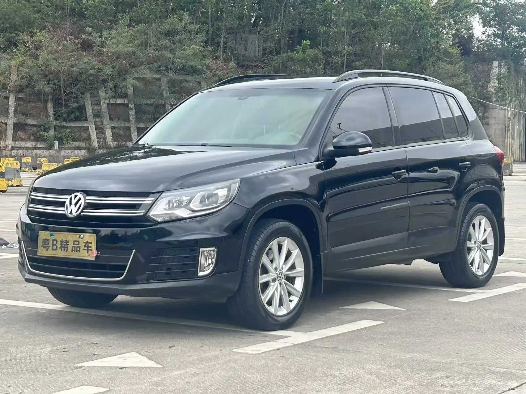 Volkswagen Tiguan (Tharu)